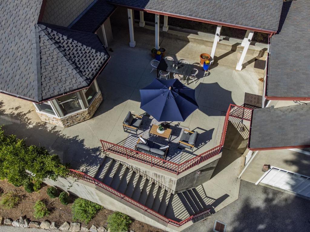 Scotts Valley, California, 95066, United States, 3 Bedrooms Bedrooms, ,3 BathroomsBathrooms,Residential,For Sale,1974309