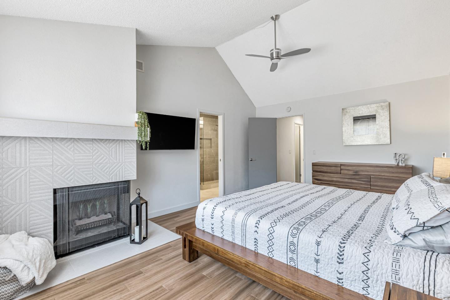 Campbell, California, 95008, United States, 3 Bedrooms Bedrooms, ,3 BathroomsBathrooms,Residential,For Sale,1942008