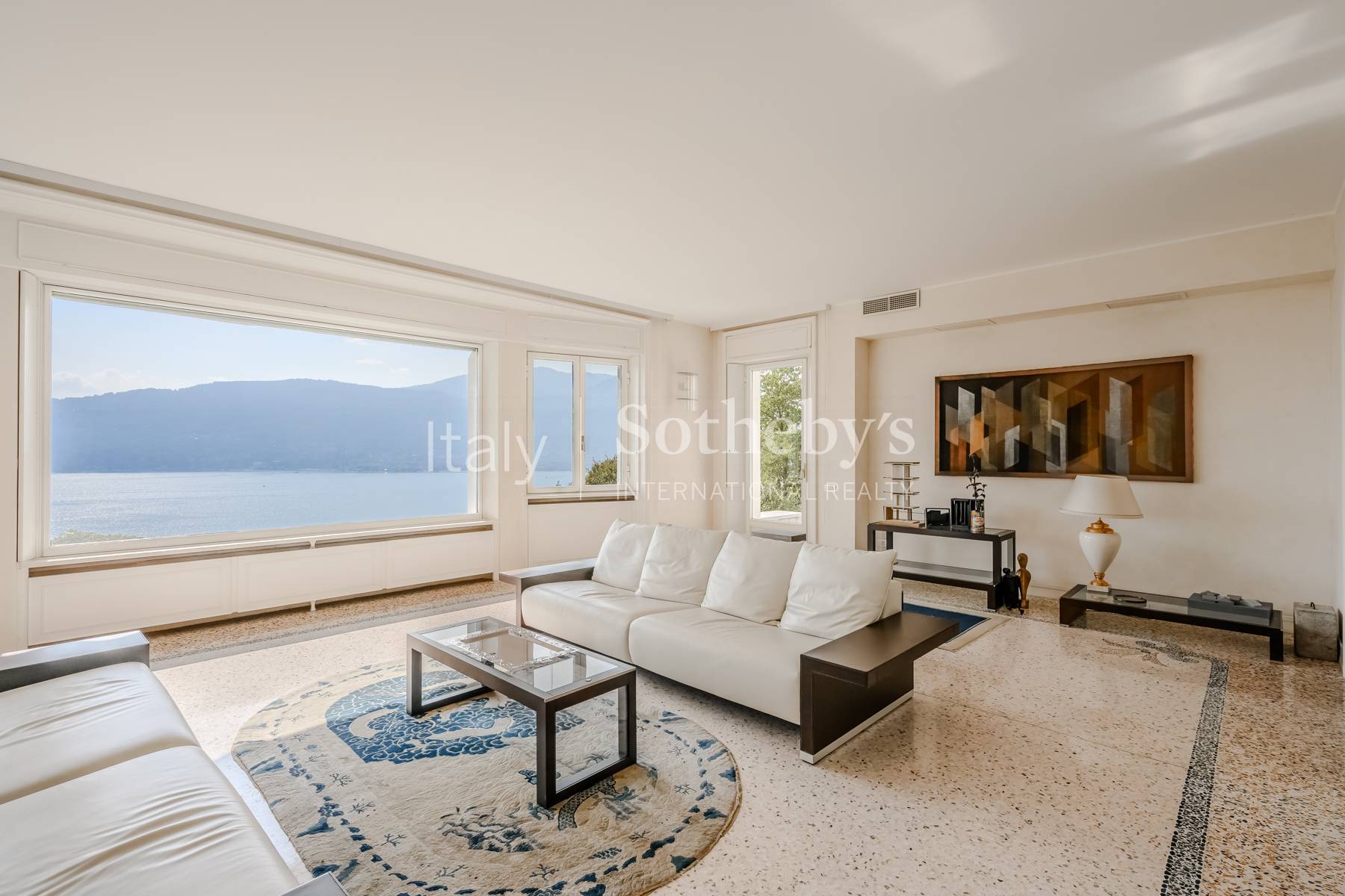 Elegant Villa with a Historic Park and Lake Views - 物件實景