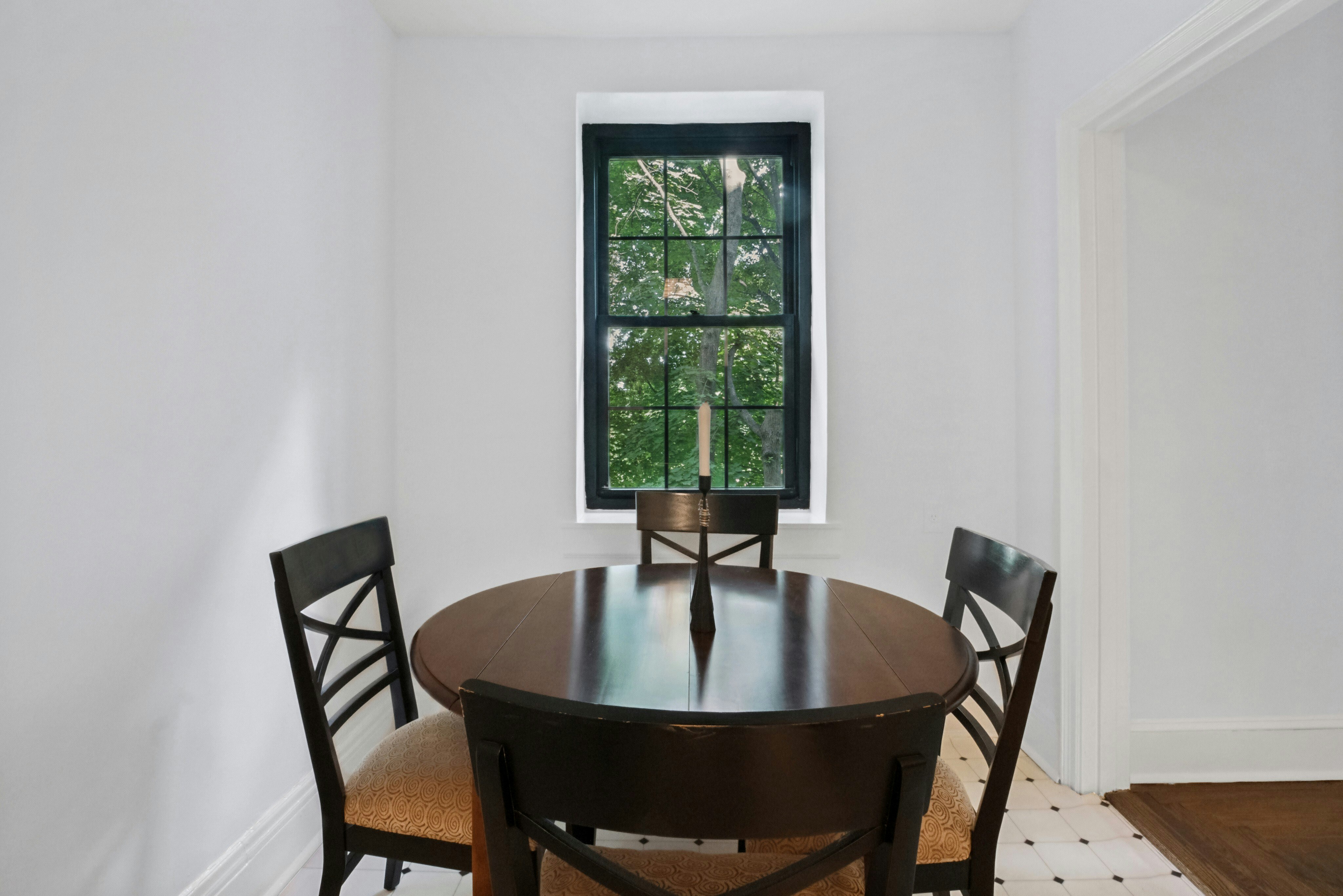  Tucked into a quiet section of the complex is this bright and inviting 1-BR - 物件實景