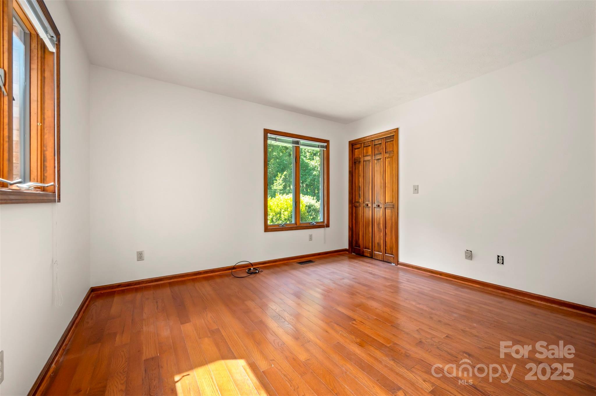 Horse Shoe, North Carolina, 28742, United States, 6 Bedrooms Bedrooms, ,6 BathroomsBathrooms,Residential,For Sale,1927207