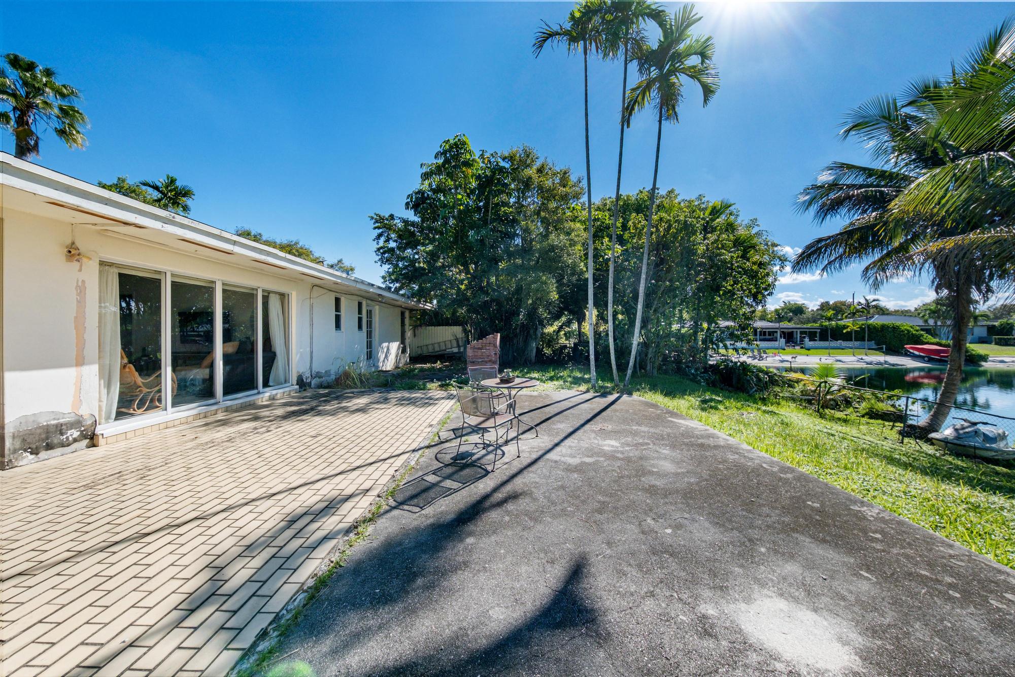 Miami, Florida, 33165, United States, 3 Bedrooms Bedrooms, ,2 BathroomsBathrooms,Residential,For Sale,1995452