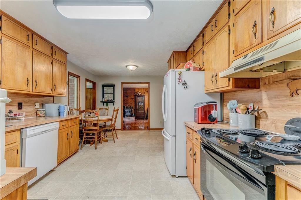 Ball Ground, Georgia, 30107, United States, 3 Bedrooms Bedrooms, ,2 BathroomsBathrooms,Residential,For Sale,1922985