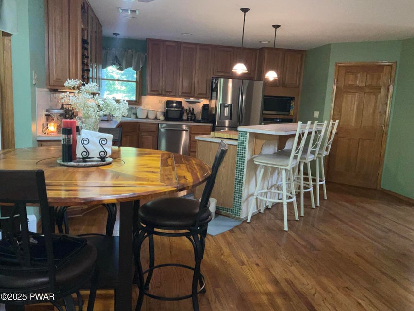 Milford, Pennsylvania, 18337, United States, 3 Bedrooms Bedrooms, ,3 BathroomsBathrooms,Residential,For Sale,1981276