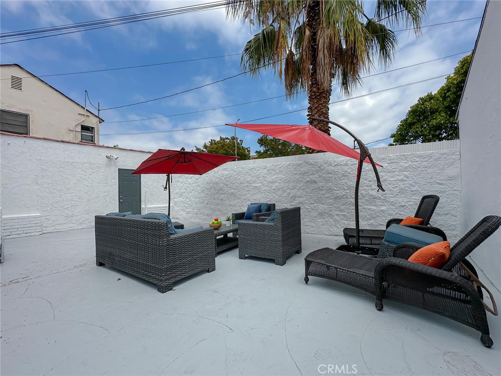 Los Angeles, California, 90043, United States, 3 Bedrooms Bedrooms, ,2 BathroomsBathrooms,Residential,For Sale,1981905