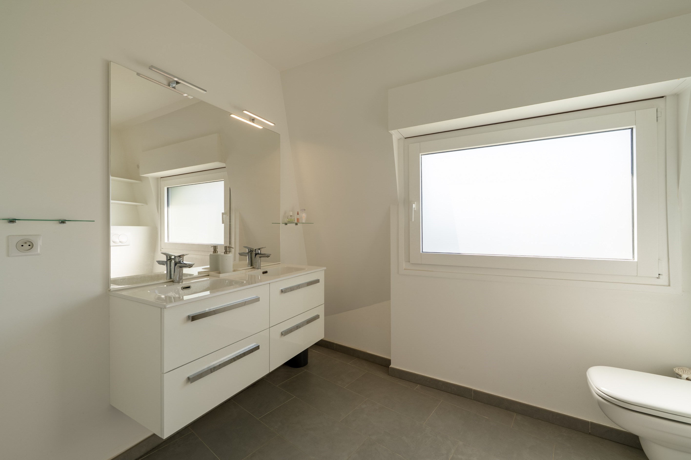  Elegant 105 m² family apartment with a terrace in the heart of Annecy - 物件實景