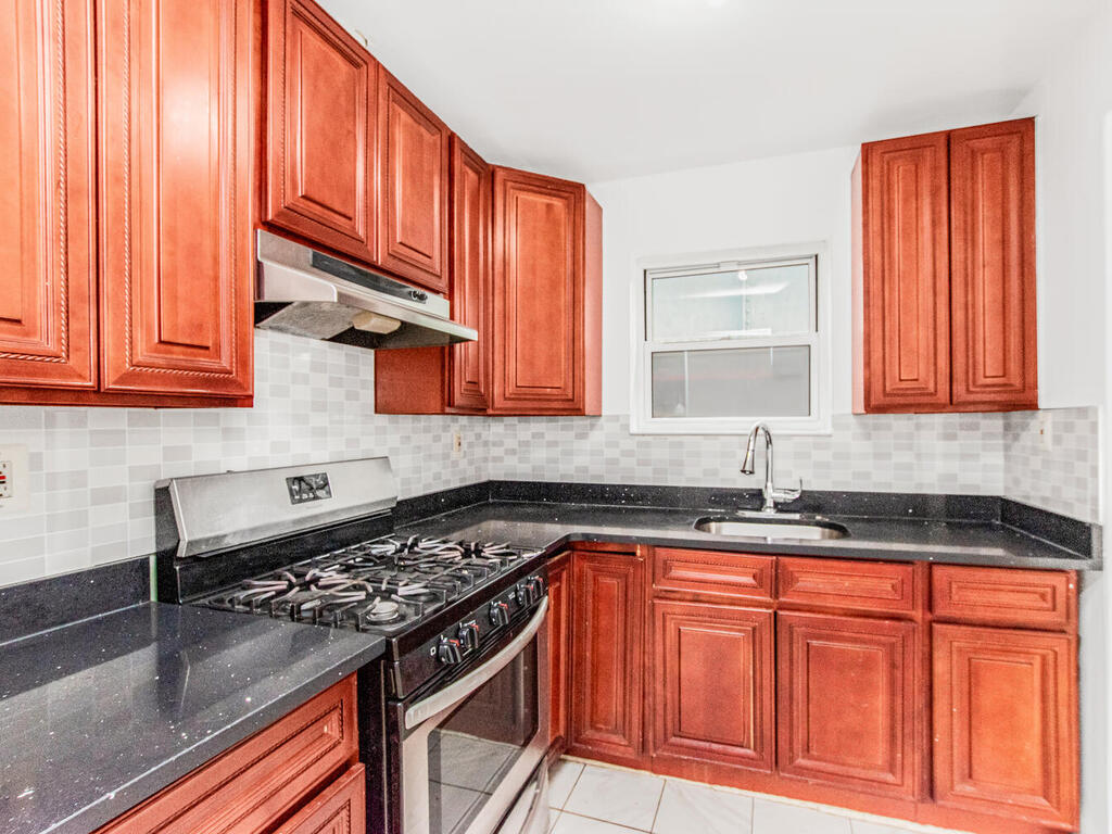 Bronx, New York, 10462, United States, 8 Bedrooms Bedrooms, ,3 BathroomsBathrooms,Residential,For Sale,1981445