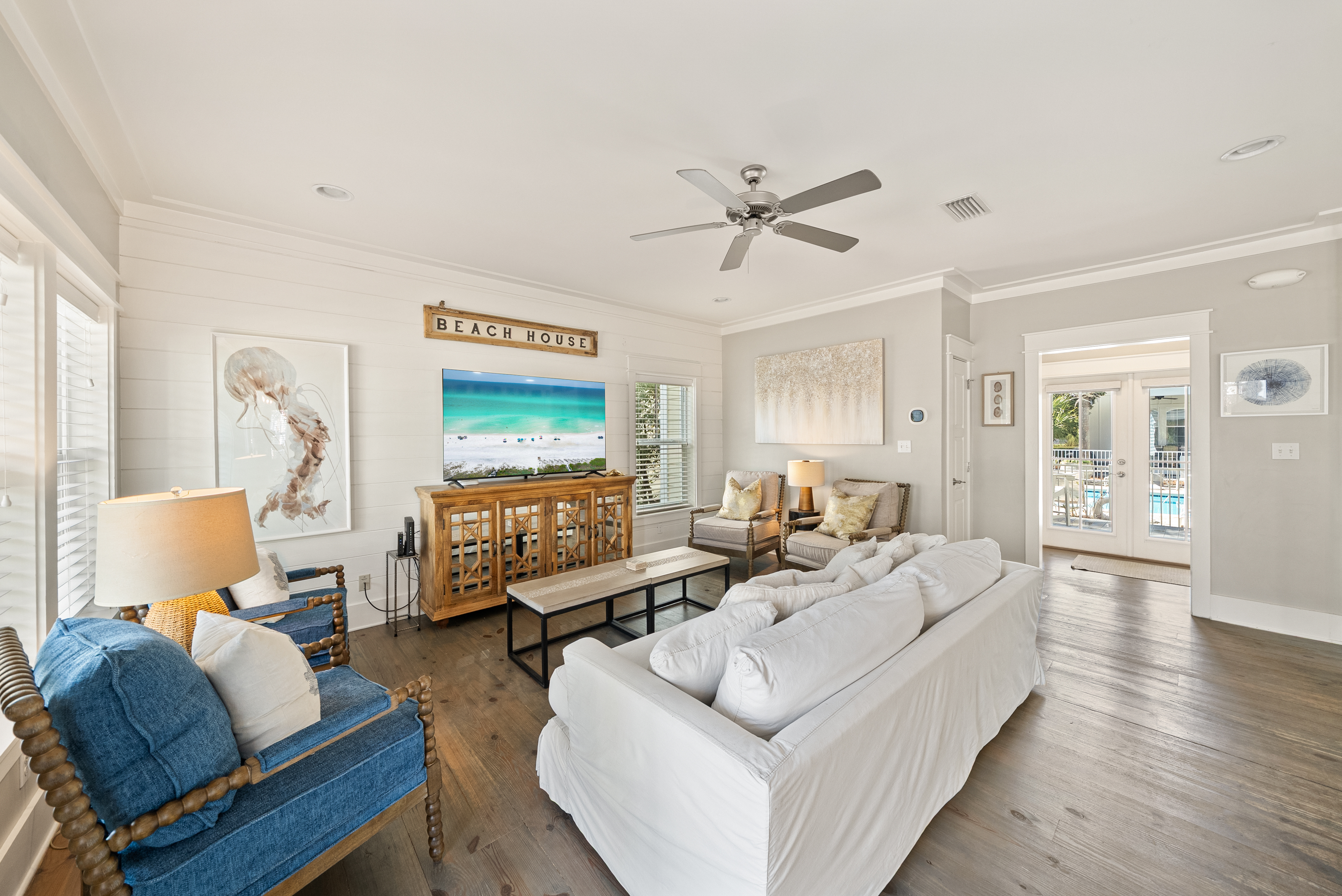  Three-Story Beach Retreat Near Public Beach Access And Local Favorites - 物件實景
