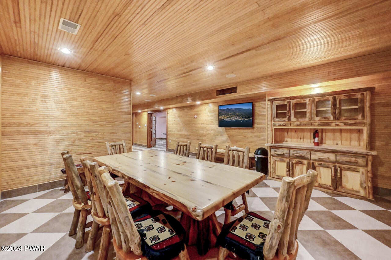 Albrightsville, Pennsylvania, 18210, United States, 4 Bedrooms Bedrooms, ,5 BathroomsBathrooms,Residential,For Sale,1982857