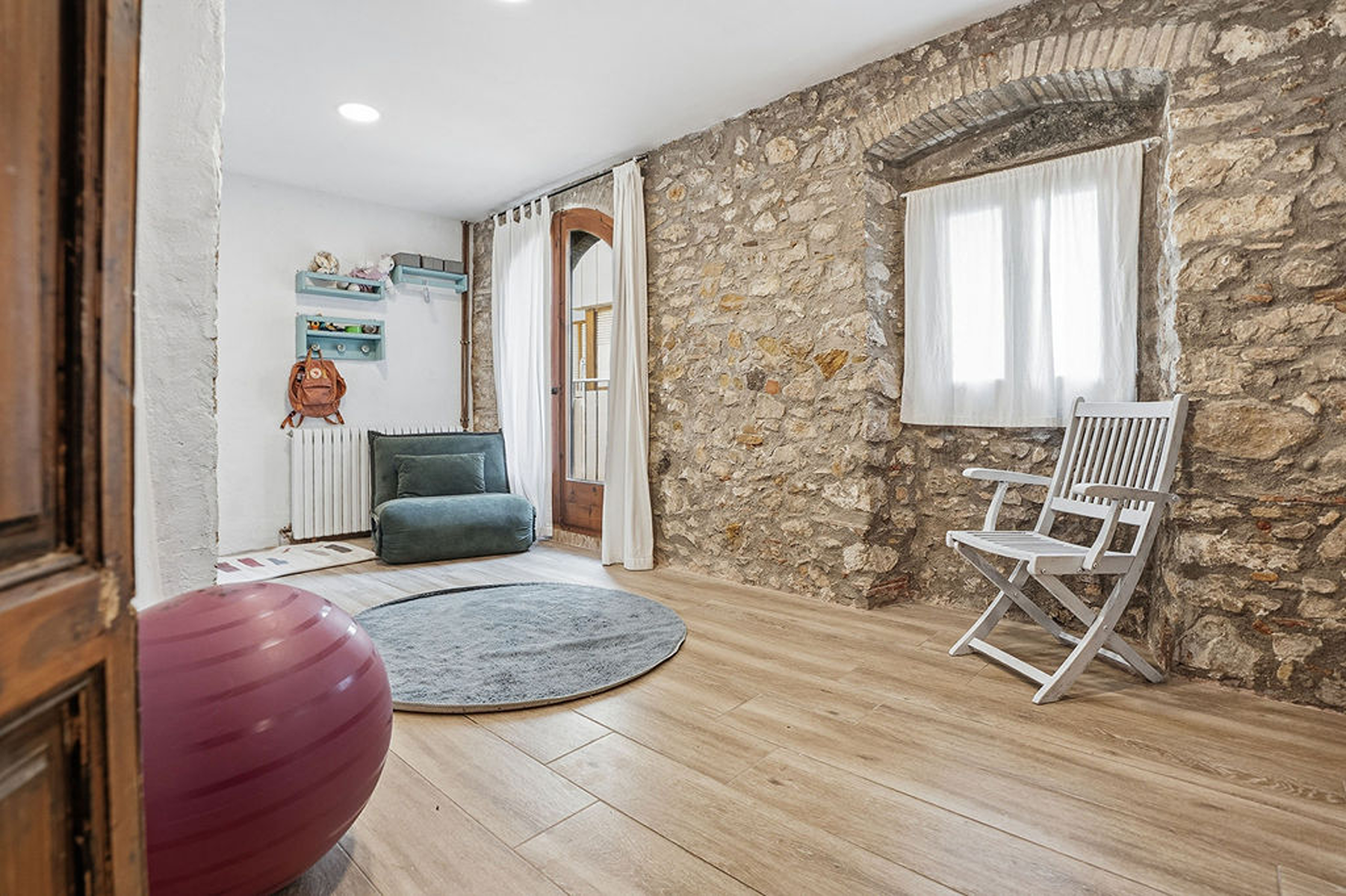  Charming 19th century stone house in the heart of L