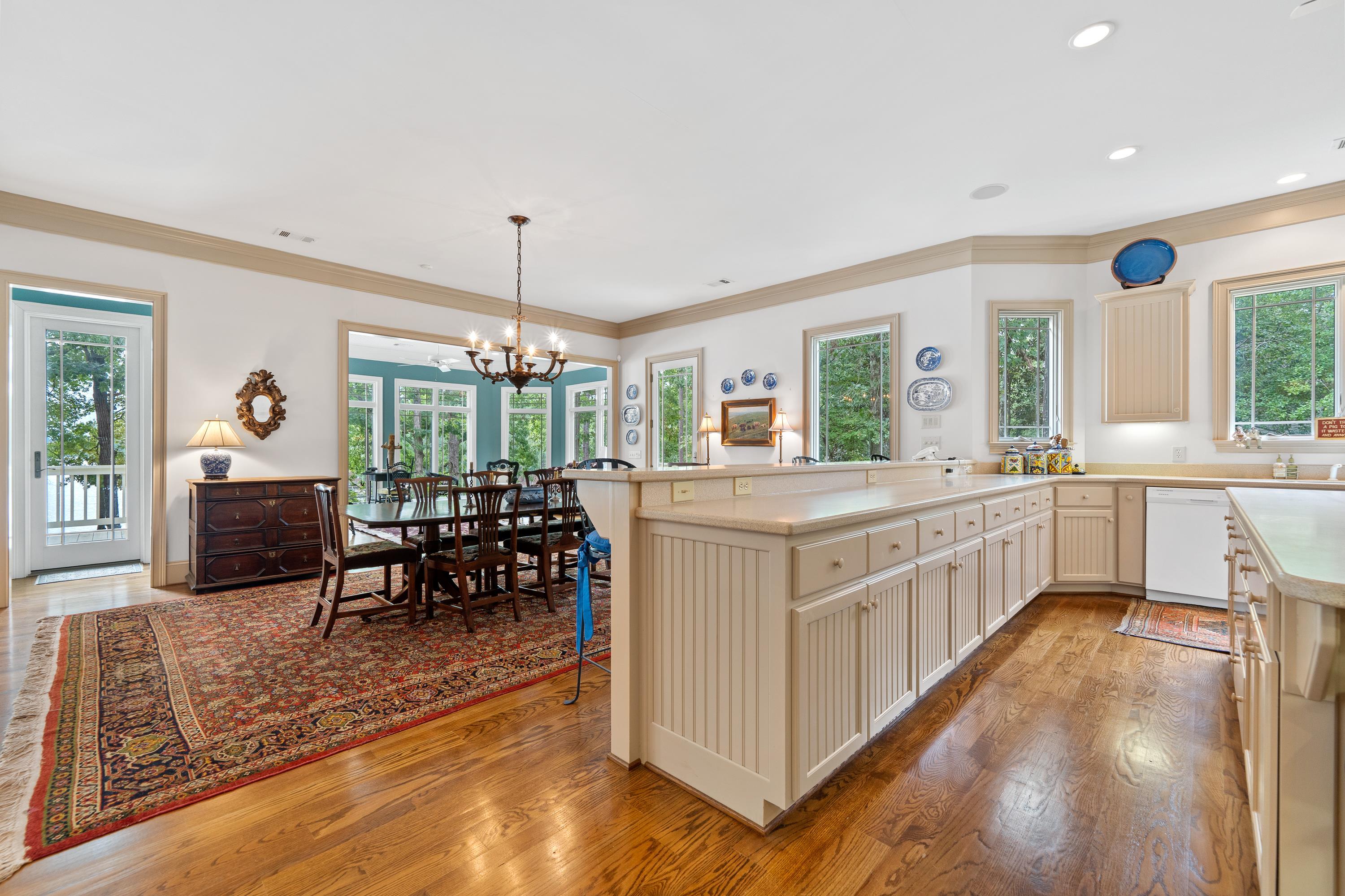 Greensboro, Georgia, 30642, United States, 7 Bedrooms Bedrooms, ,8 BathroomsBathrooms,Residential,For Sale,1984932