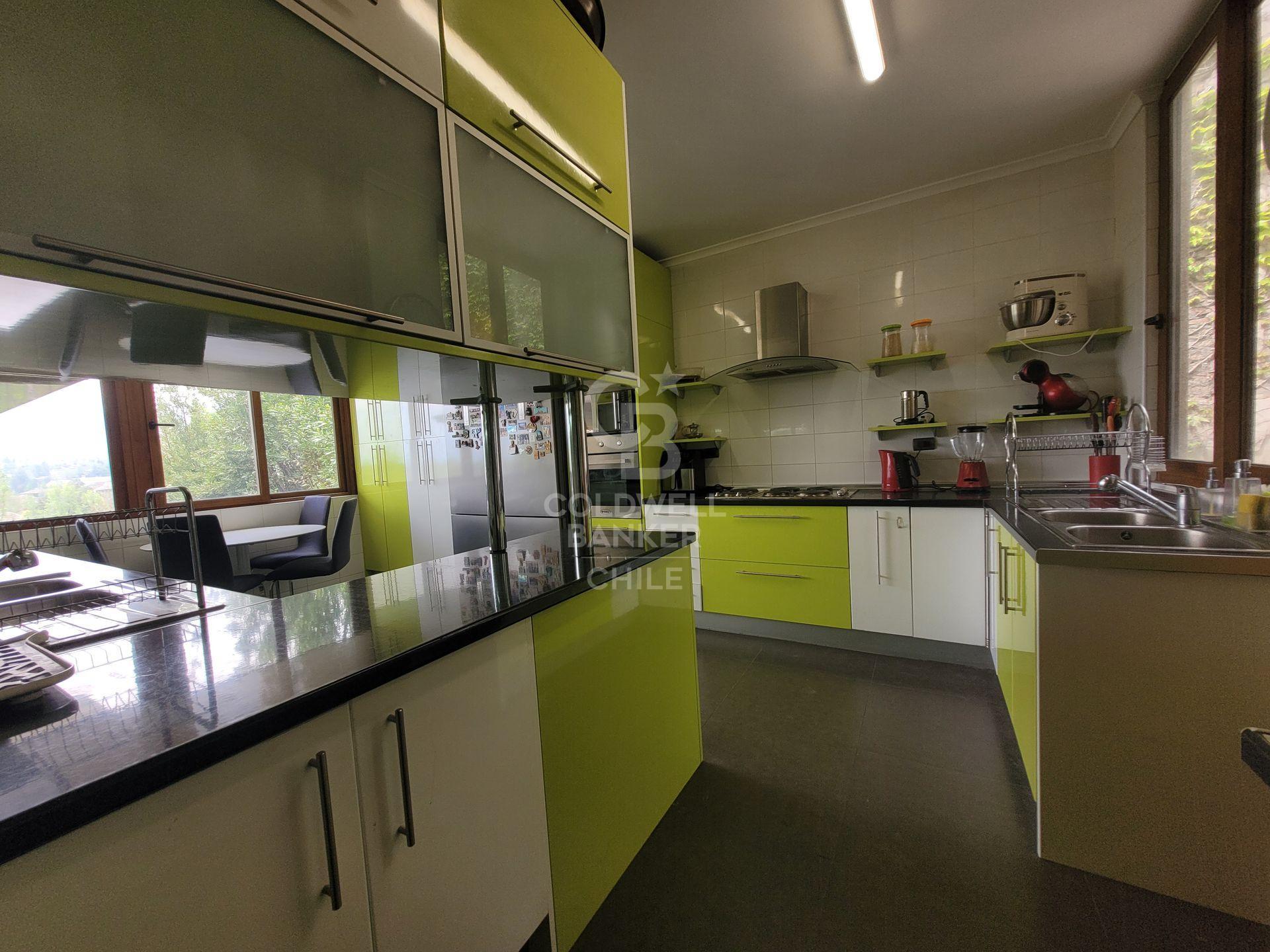 Las Condes, Chile, 5 Bedrooms Bedrooms, ,5 BathroomsBathrooms,Residential,For Sale,1744666