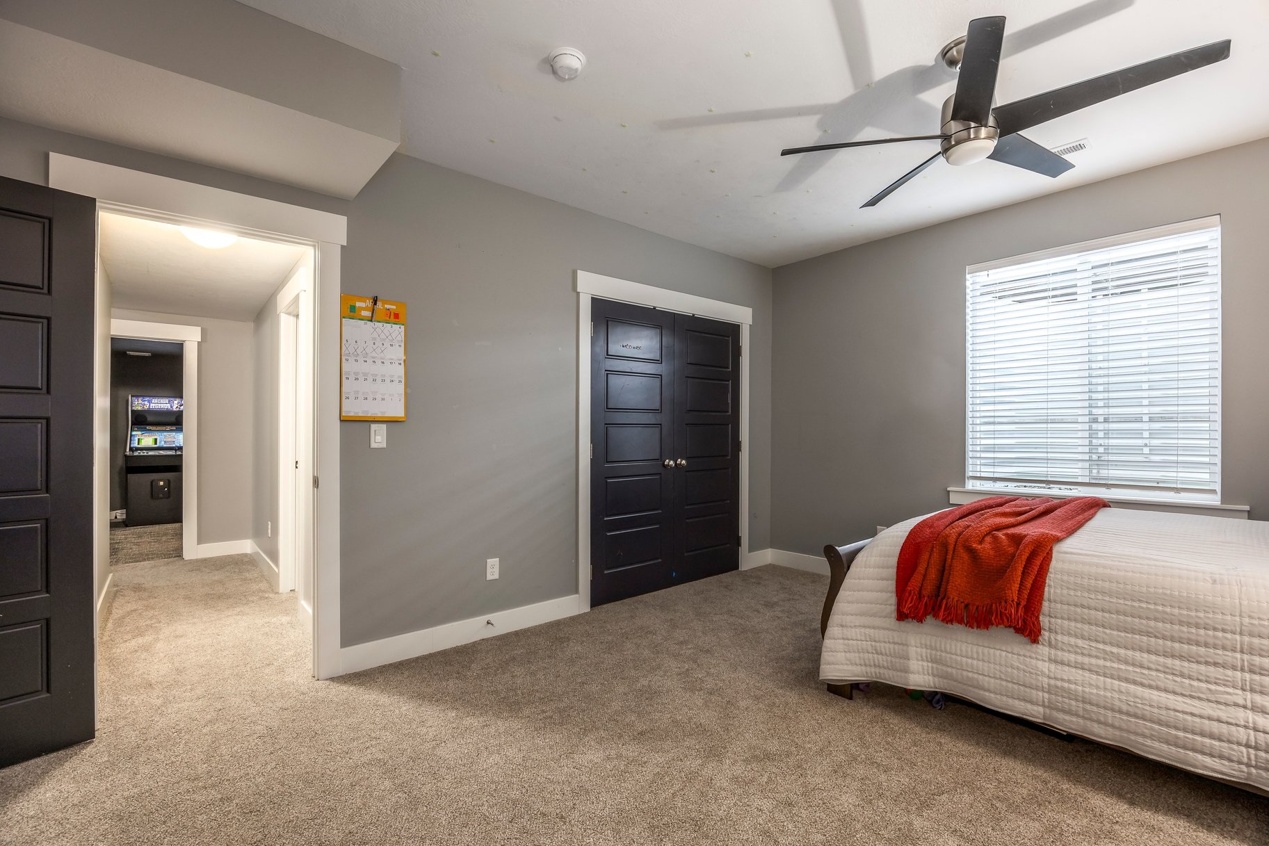  Beautiful Craftsman Rambler With Basement Apartment, Sports Pool and Pool House - 物件實景