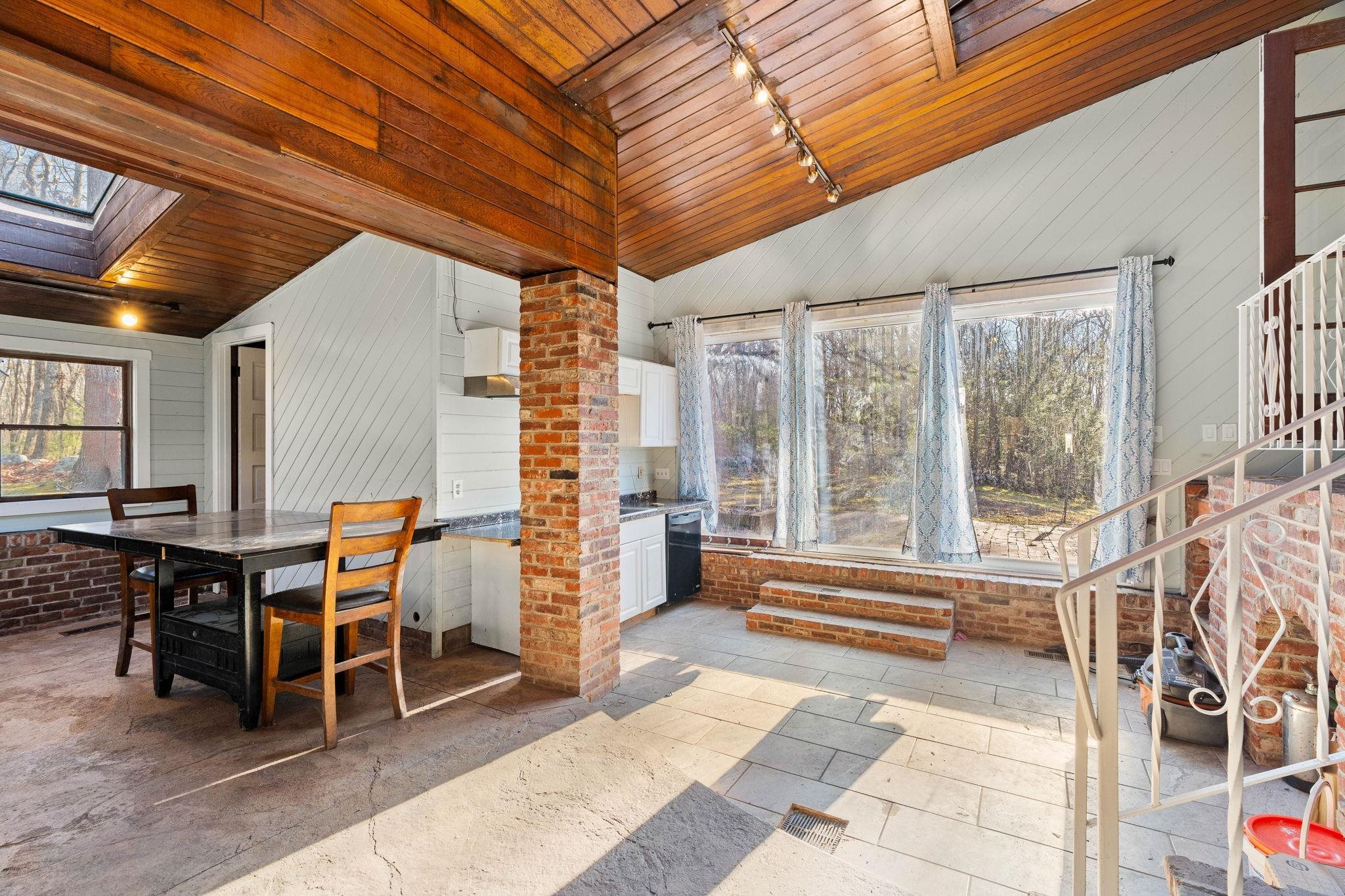 Plaistow, New Hampshire, 03865, United States, 4 Bedrooms Bedrooms, ,1 BathroomBathrooms,Residential,For Sale,2001863