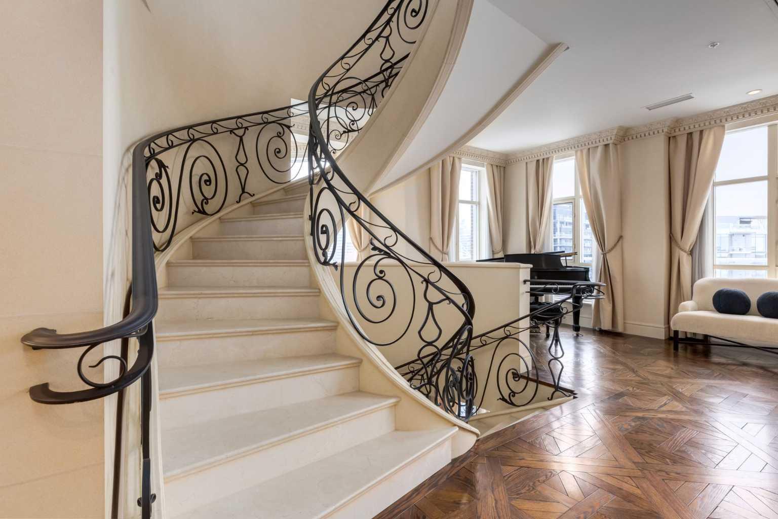 CALGARY, Alberta, T2P 5J9, CA, 2 Bedrooms Bedrooms, ,6 BathroomsBathrooms,Residential,For Sale,1987671