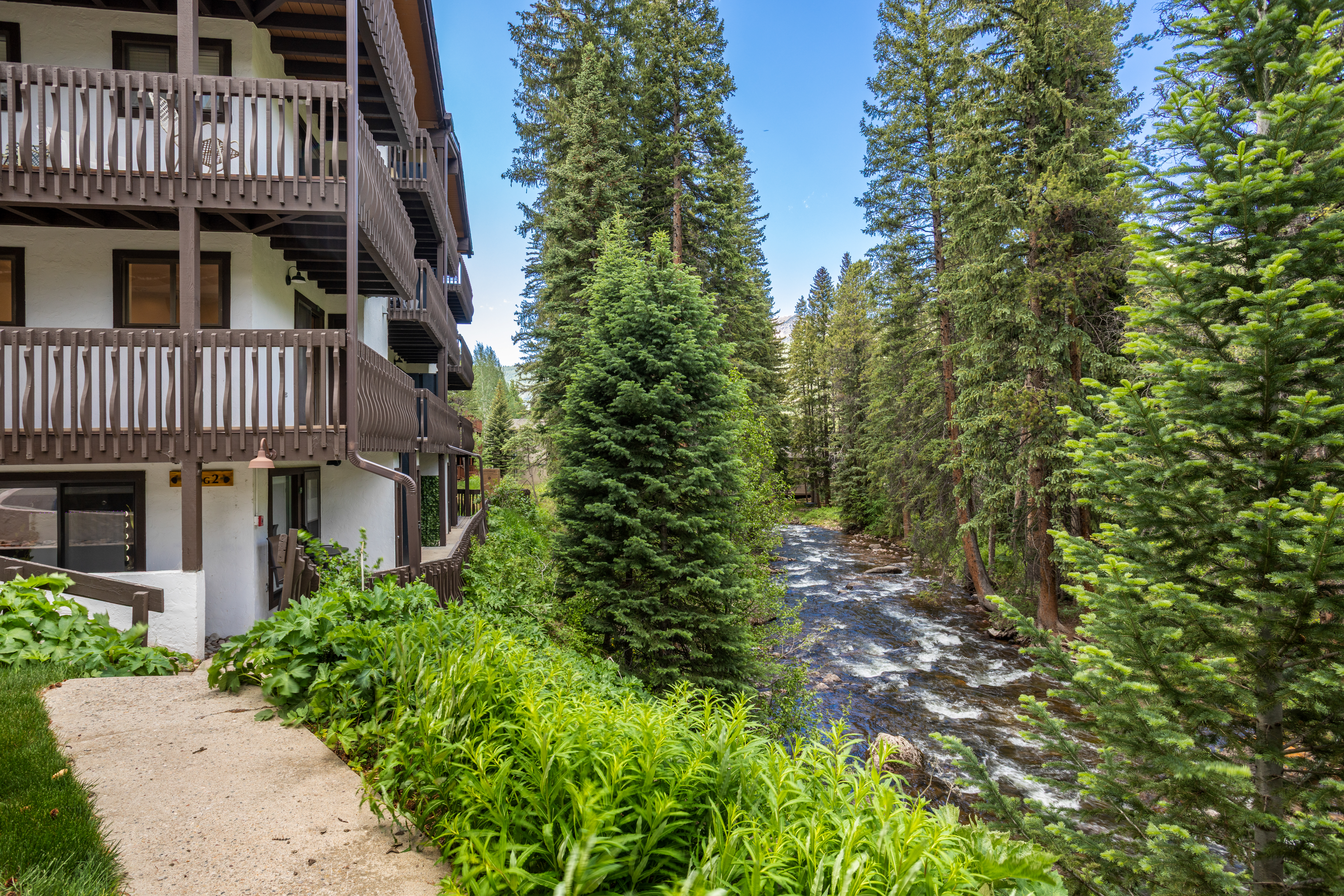  Located a Sweeping Bend of Gore Creek with Resort-Style Amenities - 物件實景