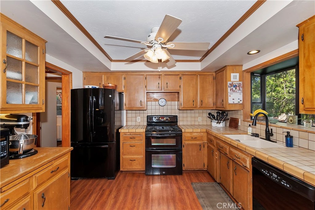 Lake Arrowhead, California, 92352, United States, 4 Bedrooms Bedrooms, ,3 BathroomsBathrooms,Residential,For Sale,1975175