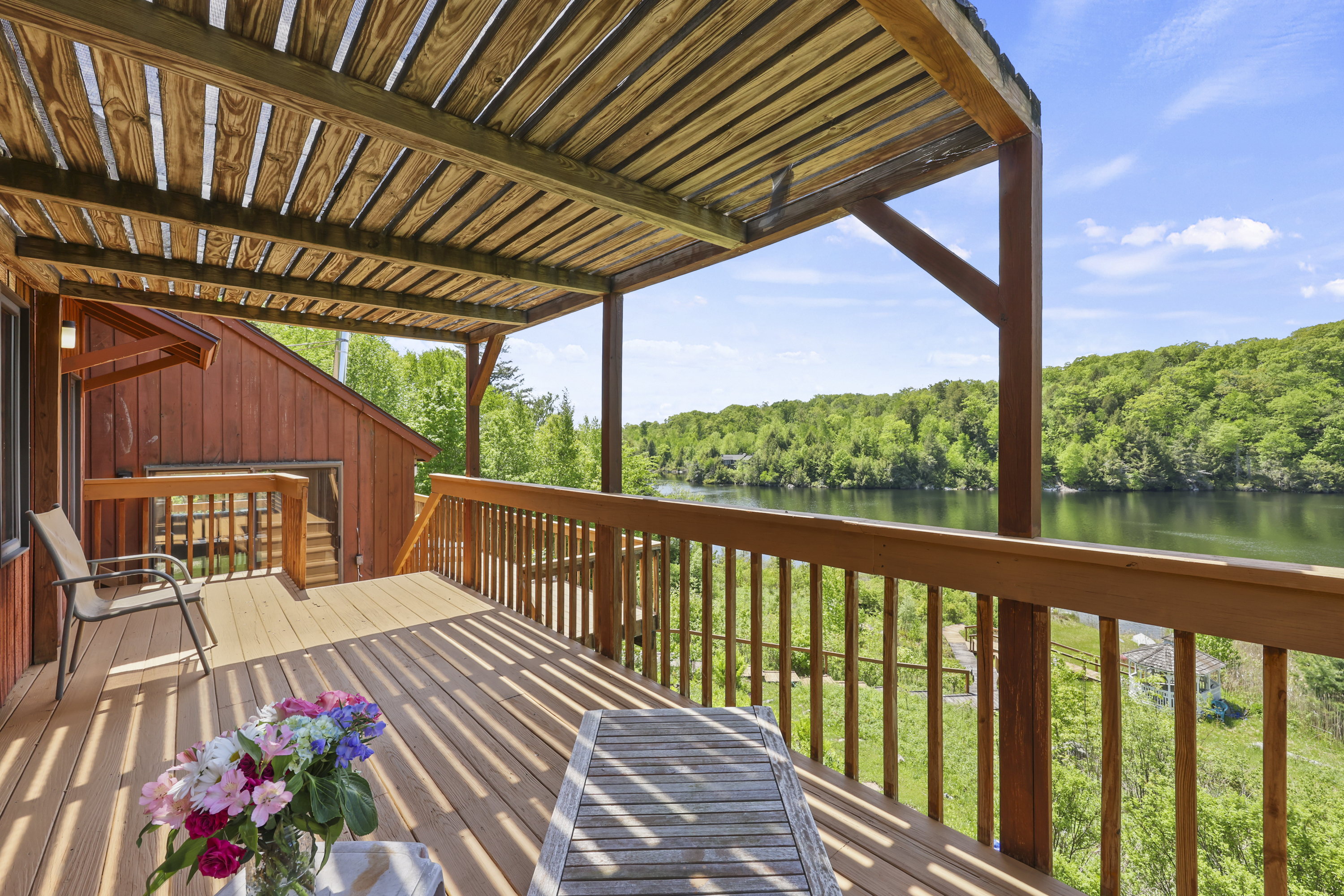  Exceptional Waterfront Retreat on Tranquil Hayes Pond - 物件實景