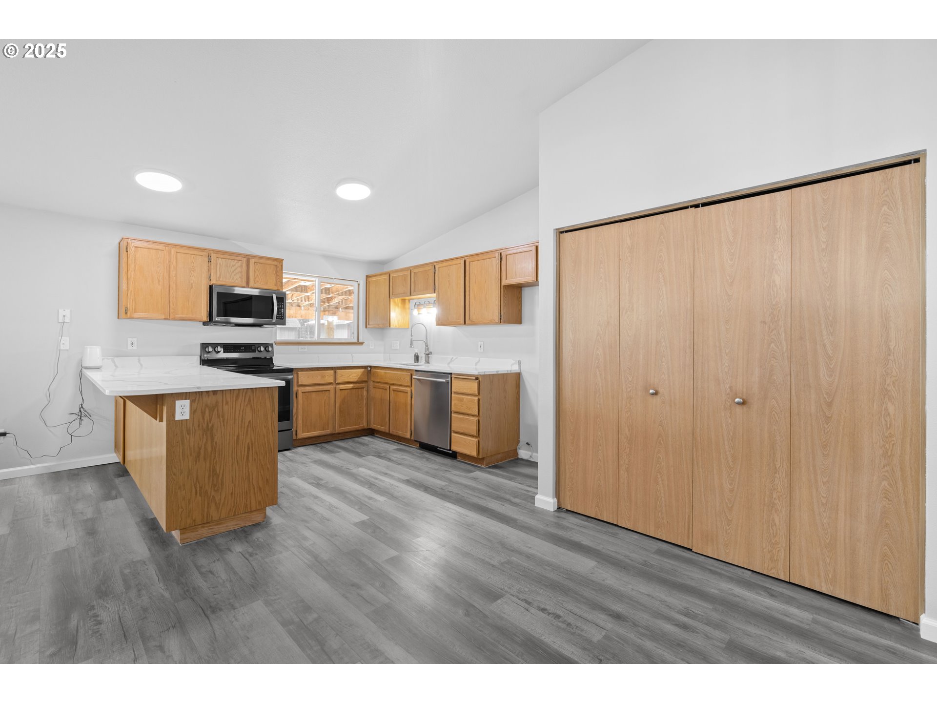 La Pine, Oregon, 97739, United States, 3 Bedrooms Bedrooms, ,2 BathroomsBathrooms,Residential,For Sale,1990962