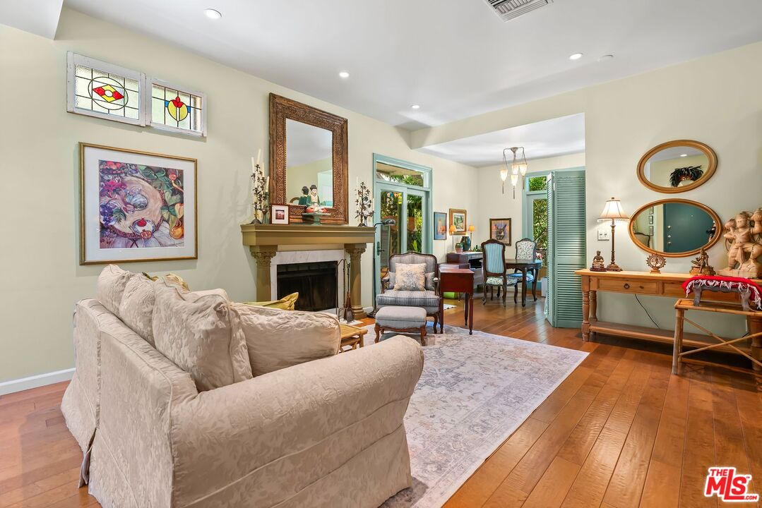West Hollywood, California, 90069, United States, 2 Bedrooms Bedrooms, ,3 BathroomsBathrooms,Residential,For Sale,1896709
