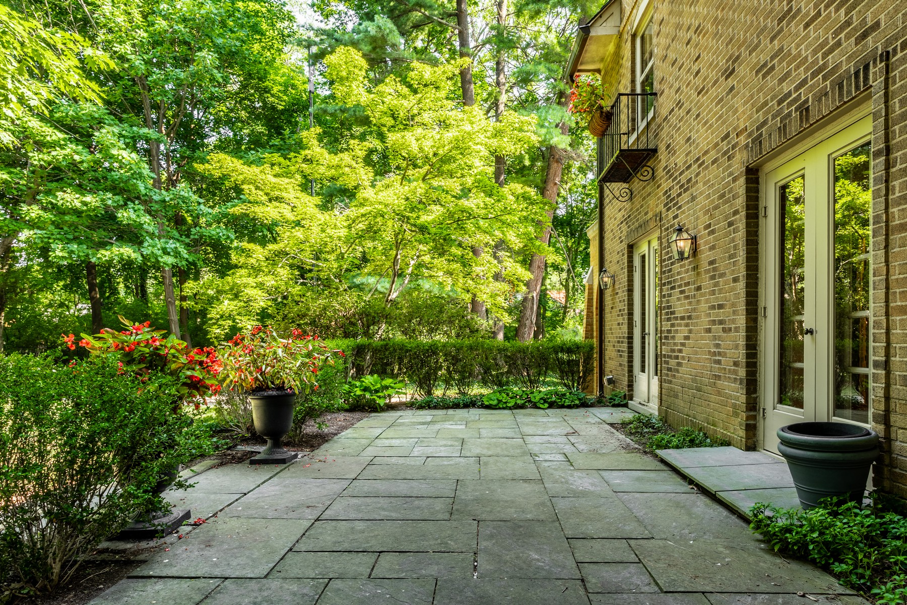  Gated English Tudor Home on One of the Most Desirable Blocks in Meridian Kessler - 物件實景