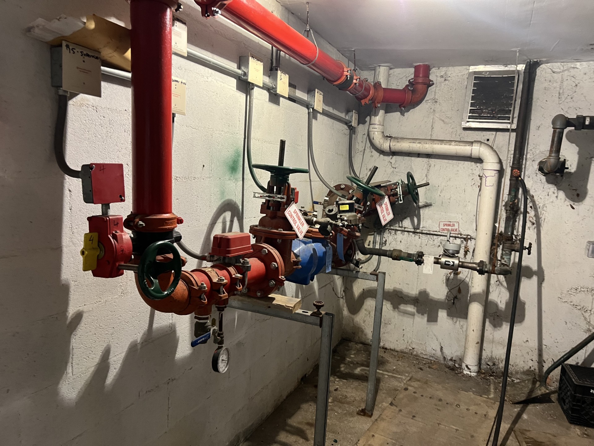 Bronx, New York, 10461, United States, 9 Bedrooms Bedrooms, ,Residential,For Sale,1977043