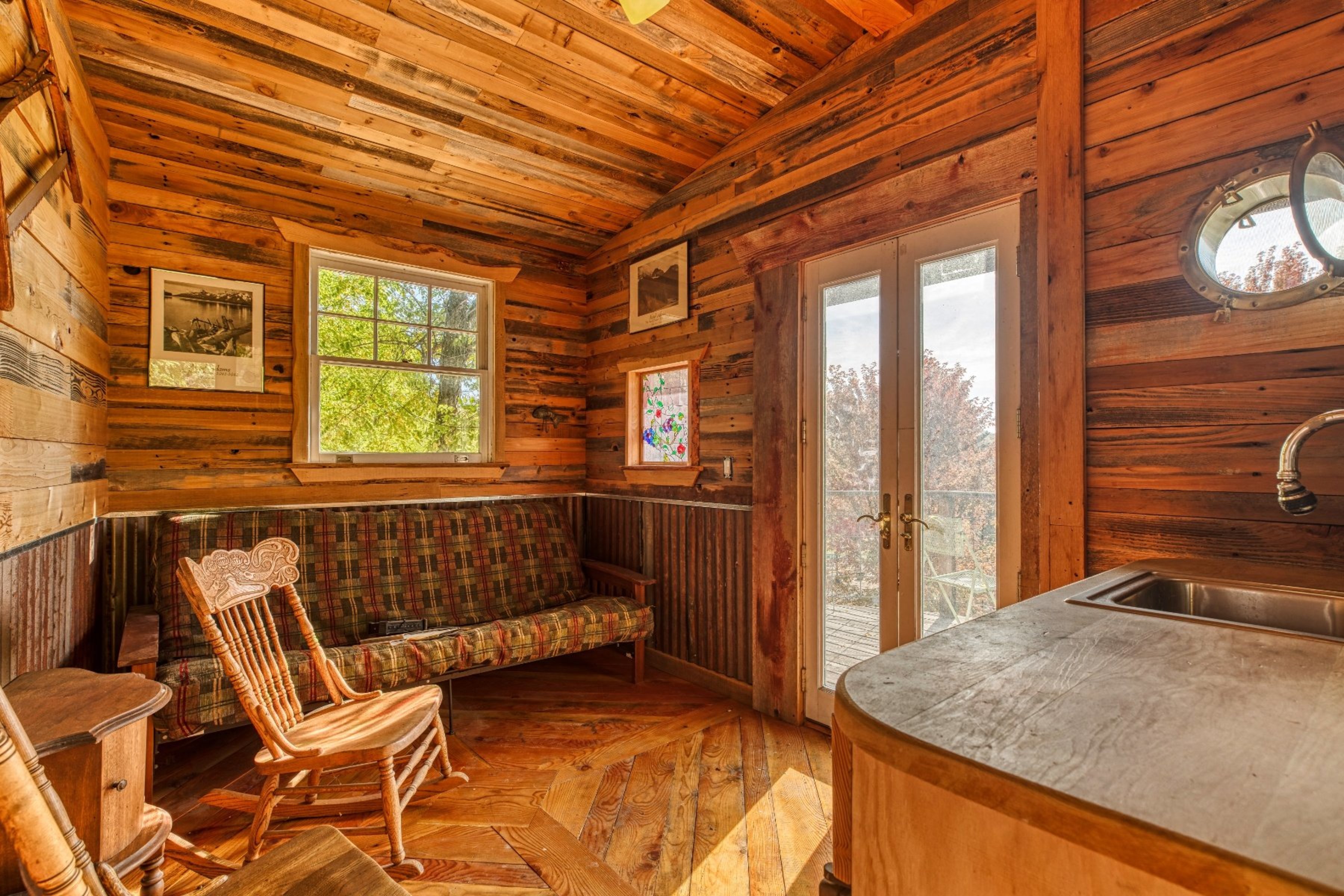  Opportunity to Subdivide - Build Homes With a City & Foothills View - 物件實景