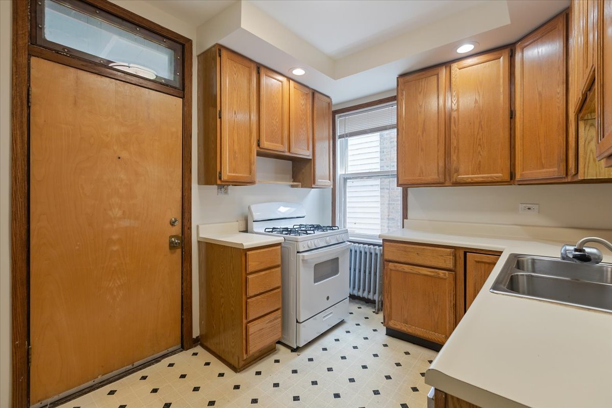 Evanston, Illinois, 60202, United States, 4 Bedrooms Bedrooms, ,Residential,For Sale,1923583