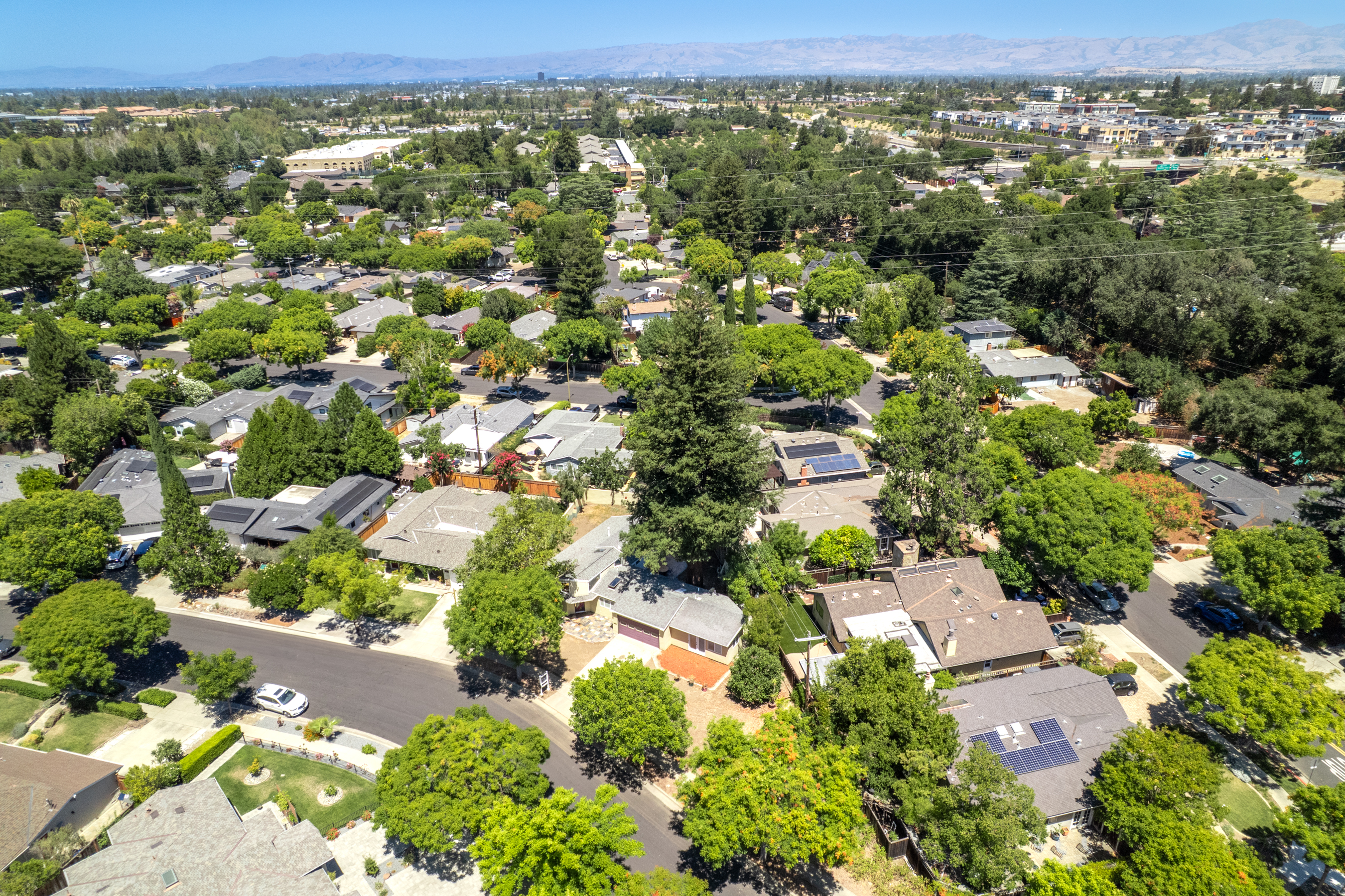  Corner Lot Retreat in the Heart of Los Gatos’ Vasona Corridor - 物件實景