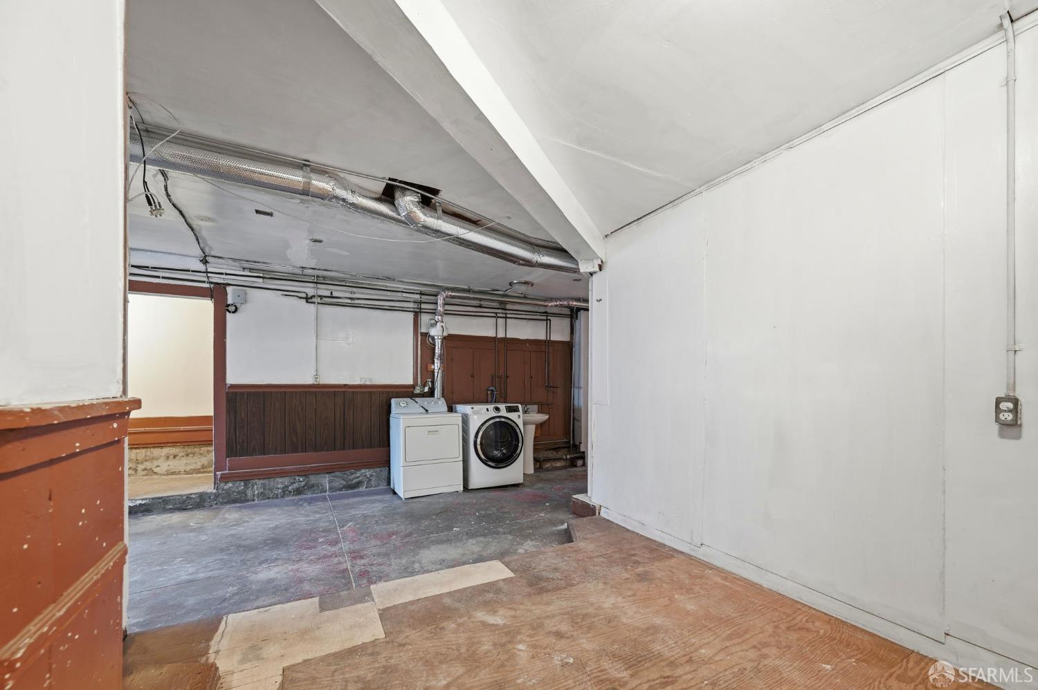 San Francisco, California, 94112, United States, 2 Bedrooms Bedrooms, ,1 BathroomBathrooms,Residential,For Sale,2008516