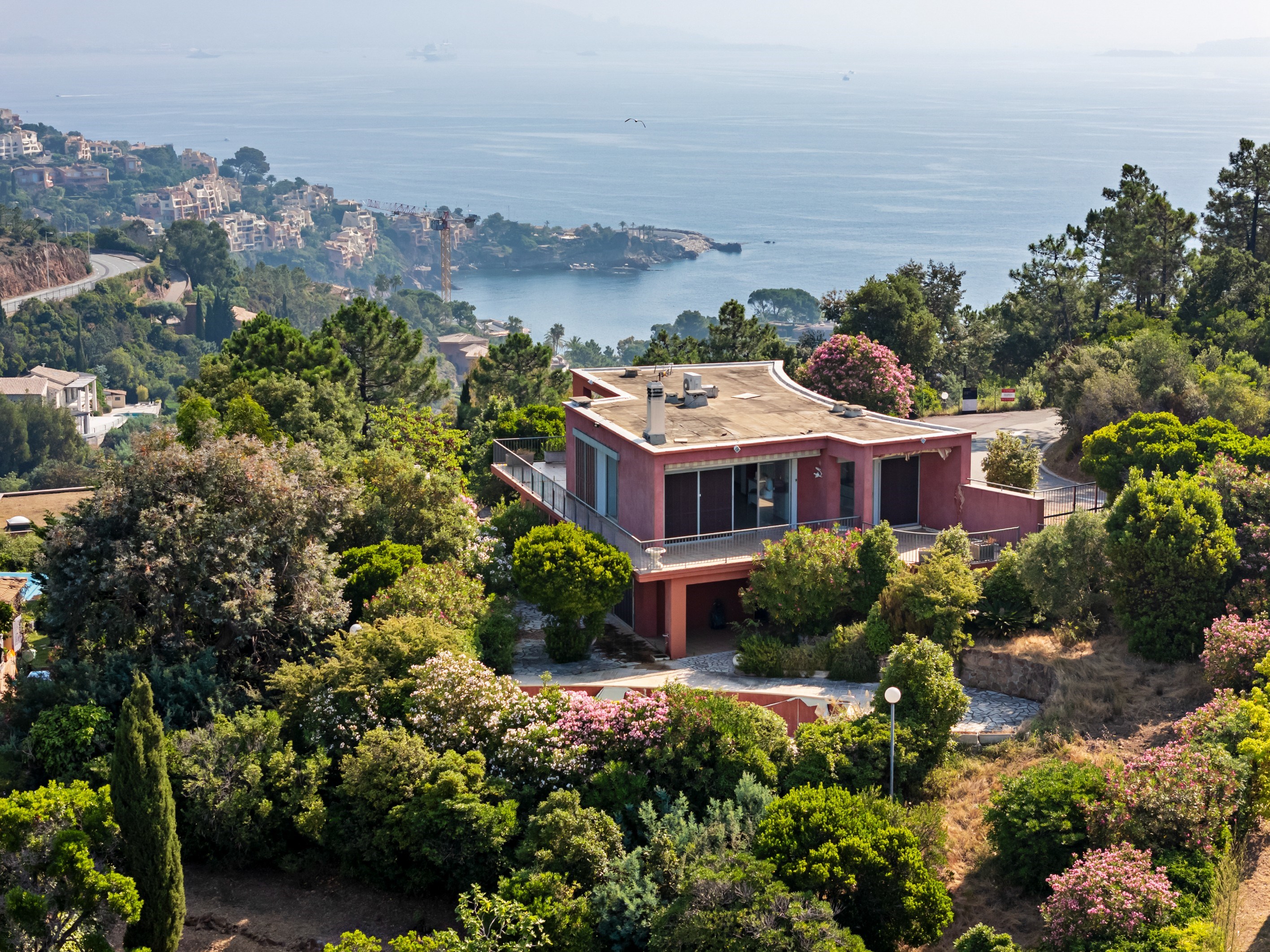  Sea view villa with approved renovation permit in Théoule-sur-Mer - 物件實景