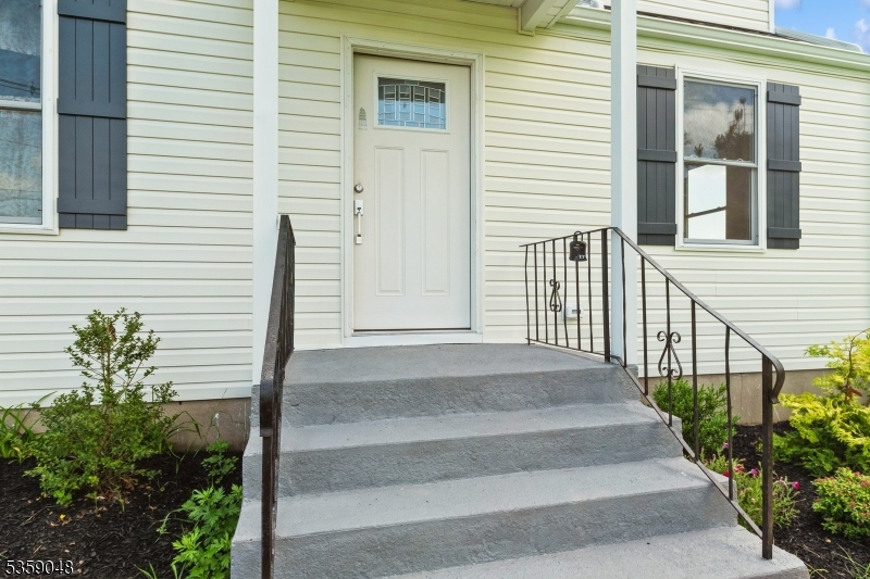 Franklin Twp., New Jersey, 08825, United States, 2 Bedrooms Bedrooms, ,3 BathroomsBathrooms,Residential,For Sale,1820941