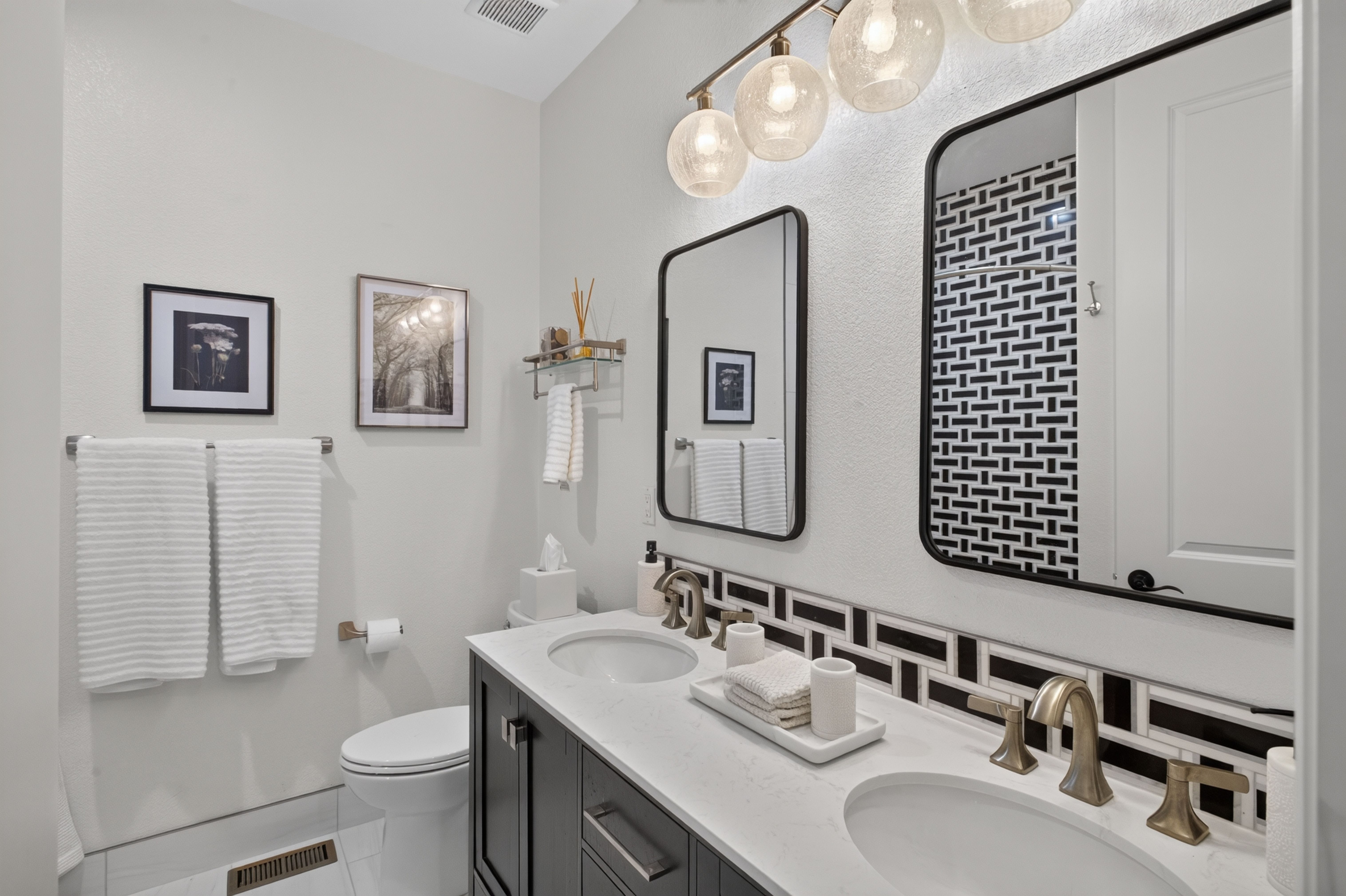  Turn-Key Lone Tree Luxury: Renovated Home with Chef