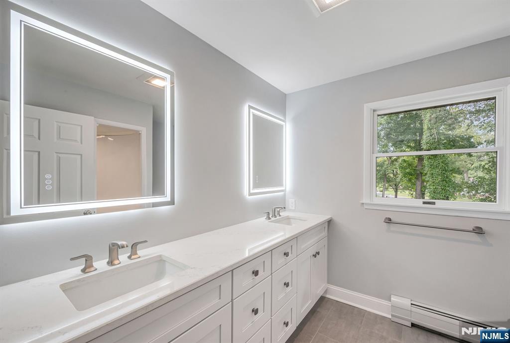 Wyckoff, New Jersey, 07481, United States, 5 Bedrooms Bedrooms, ,5 BathroomsBathrooms,Residential,For Sale,1951013