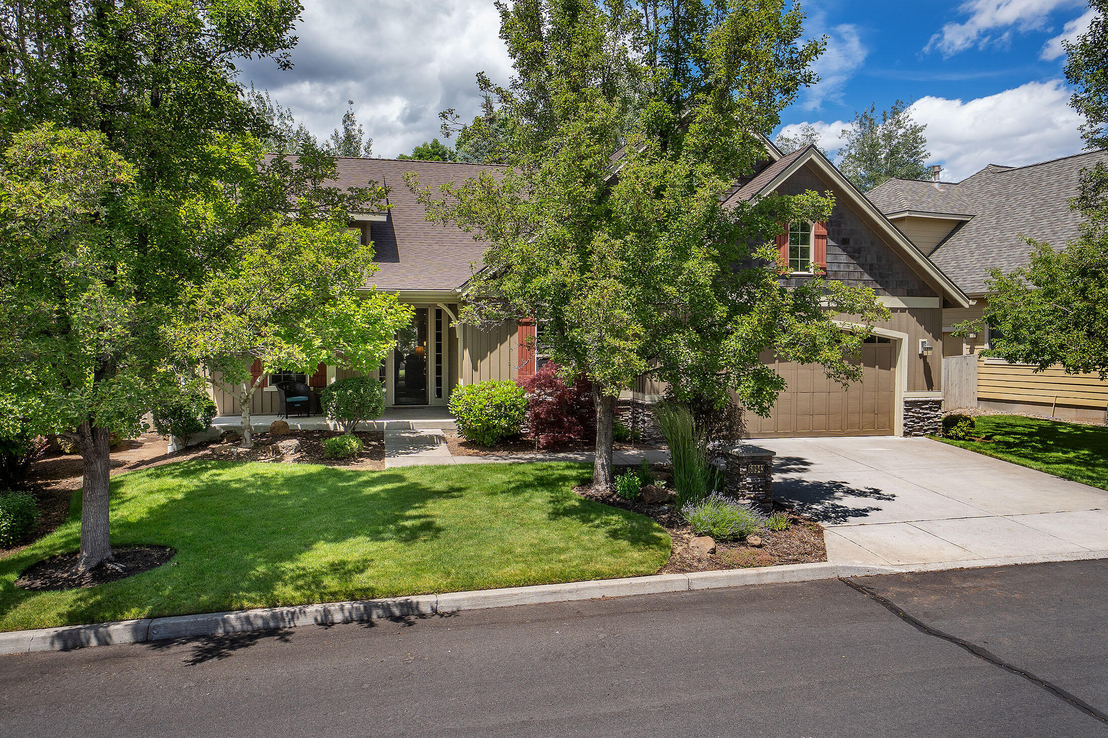 Bend, Oregon, 97702, United States, 3 Bedrooms Bedrooms, ,2 BathroomsBathrooms,Residential,For Sale,1883442
