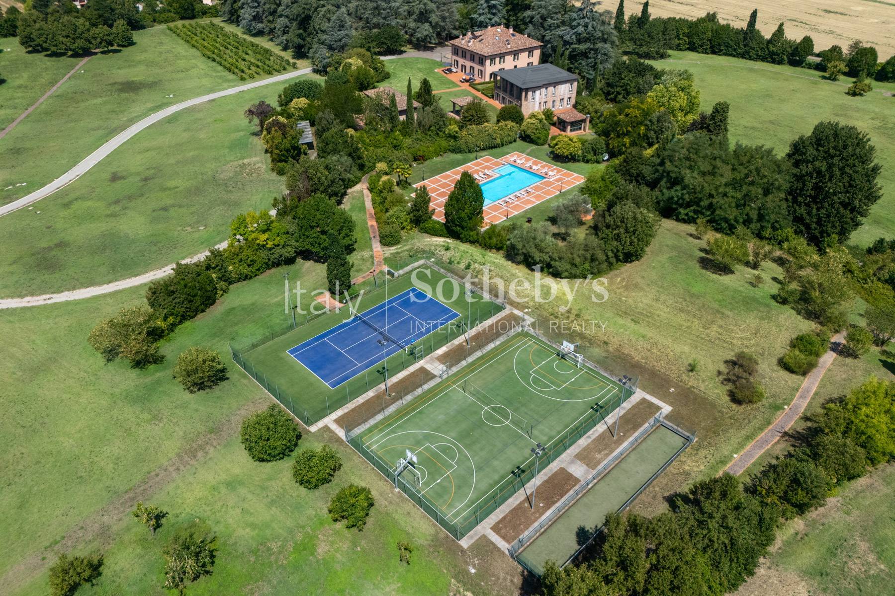  Representative Estate with Three Villas and Private Park - 物件實景