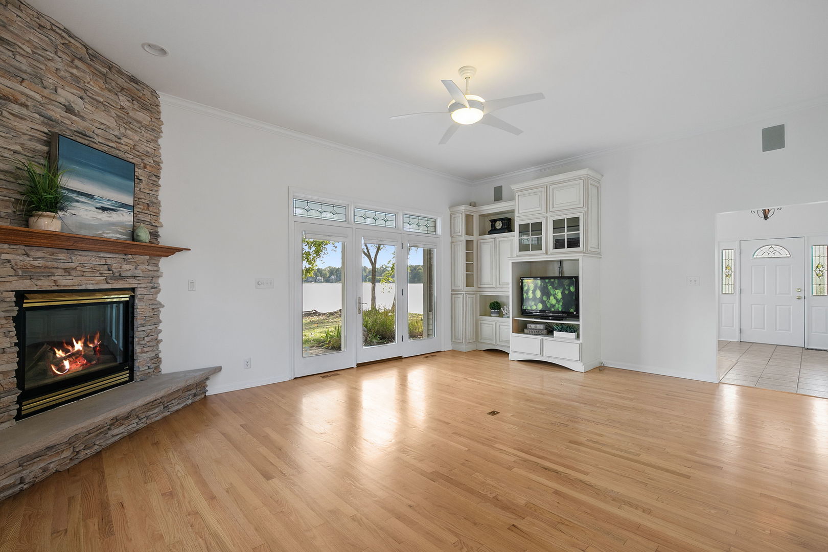 Grayslake, Illinois, 60030, United States, 4 Bedrooms Bedrooms, ,3 BathroomsBathrooms,Residential,For Sale,1992794