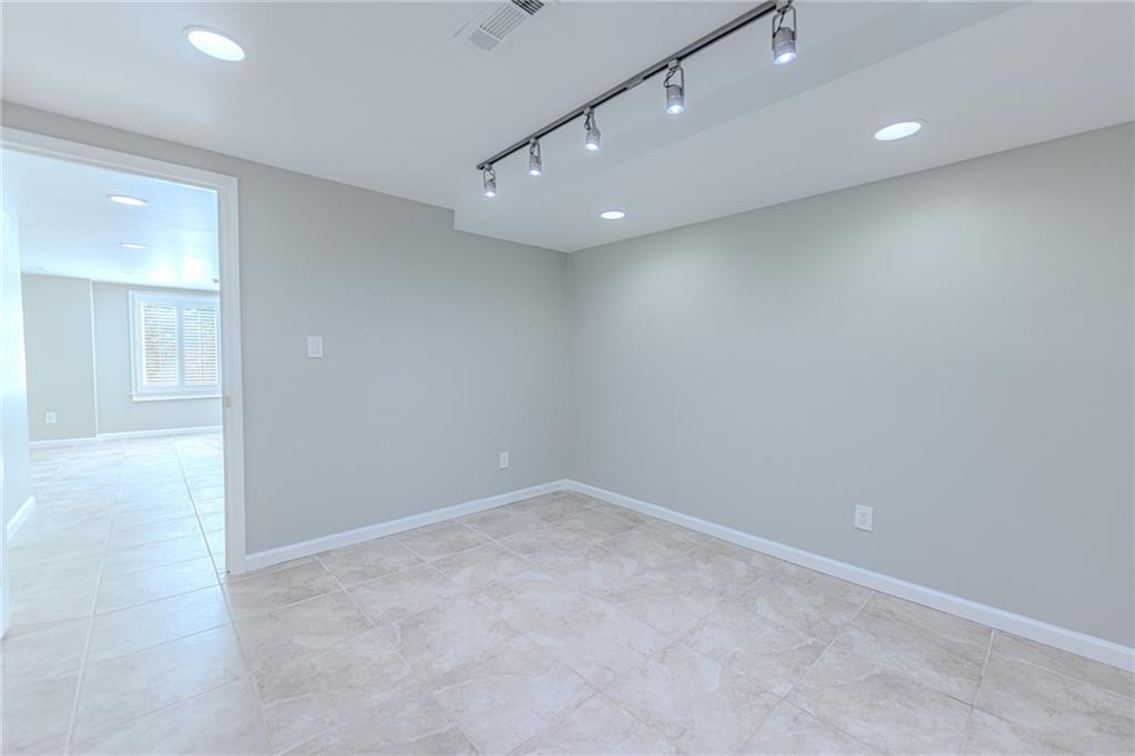 Atlanta, Georgia, 30350, United States, 5 Bedrooms Bedrooms, ,5 BathroomsBathrooms,Residential,For Sale,1987356