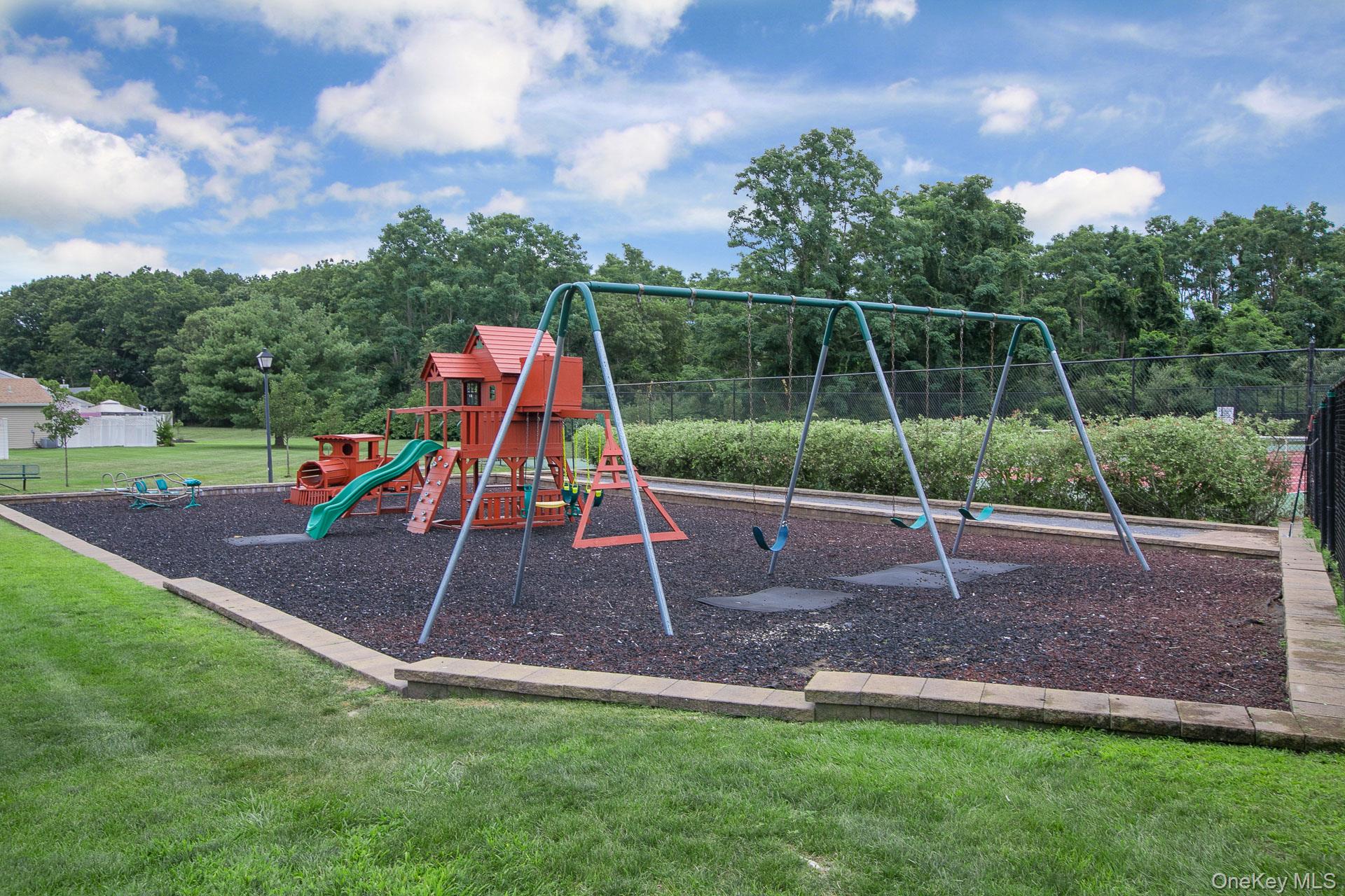  7 Possum Path, Coram, NY, 11727 - 物件實景