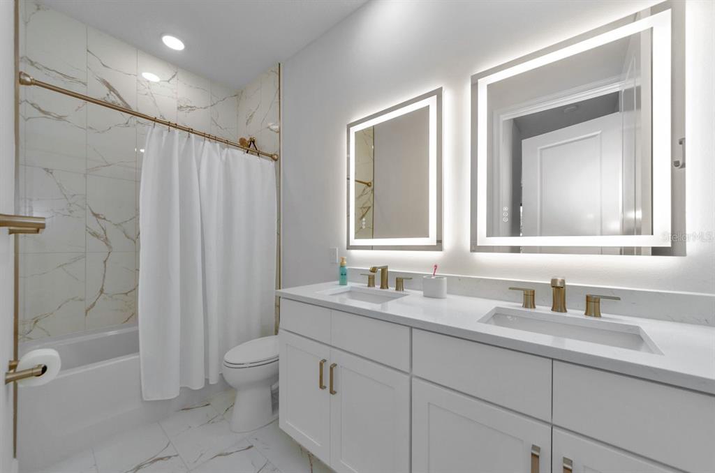 St Petersburg, Florida, 33701, United States, 3 Bedrooms Bedrooms, ,3 BathroomsBathrooms,Residential,For Sale,1885296