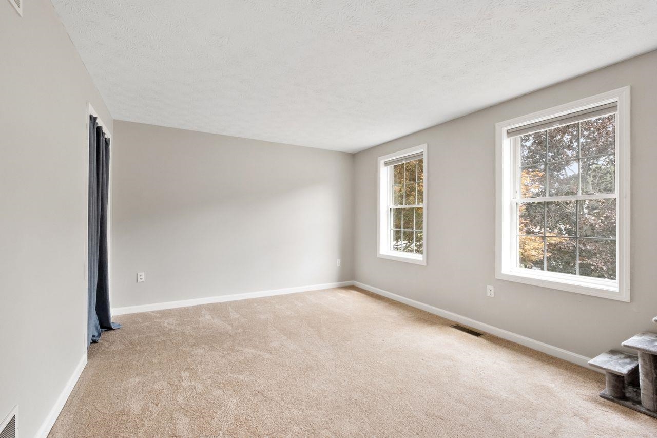 Hudson, New Hampshire, 03051, United States, 3 Bedrooms Bedrooms, ,2 BathroomsBathrooms,Residential,For Sale,1940270
