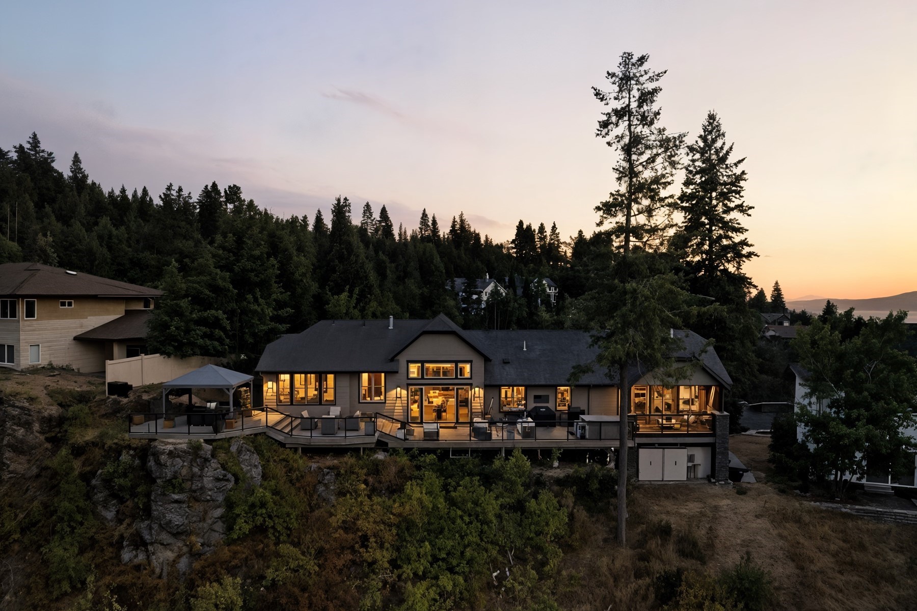  Stunning Contemporary Home with Lake Views - 物件實景