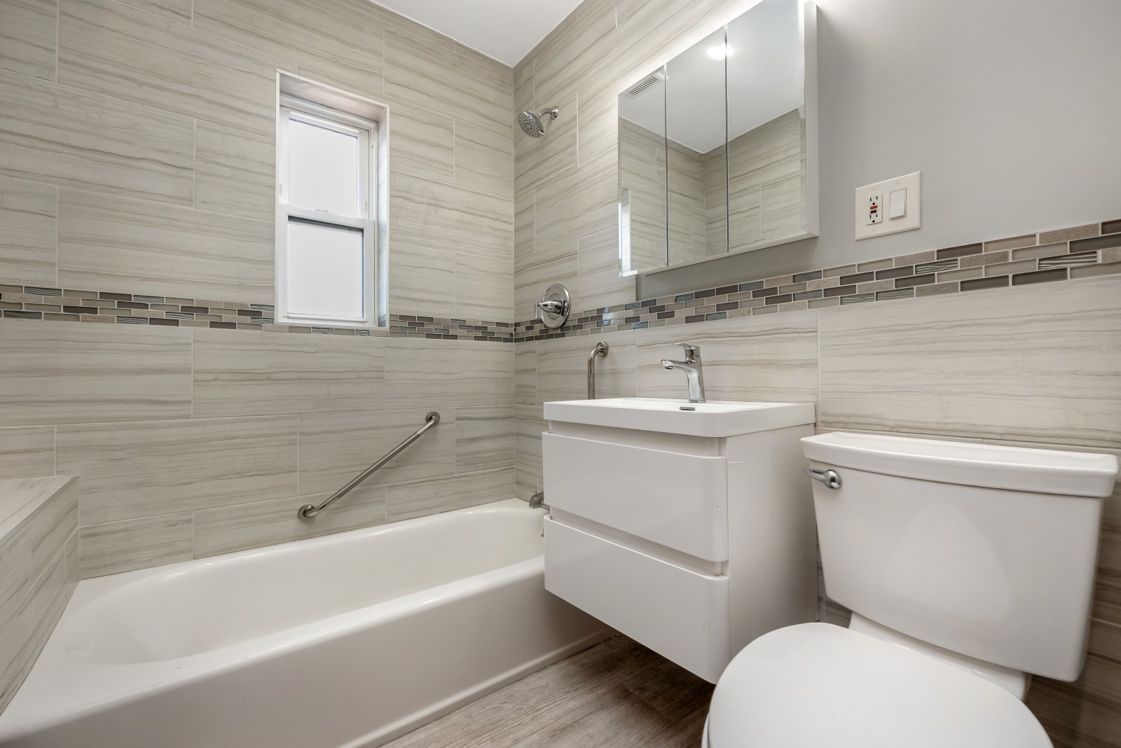Middle Village, New York, 11379, United States, 2 Bedrooms Bedrooms, ,2 BathroomsBathrooms,Residential,For Sale,1941083