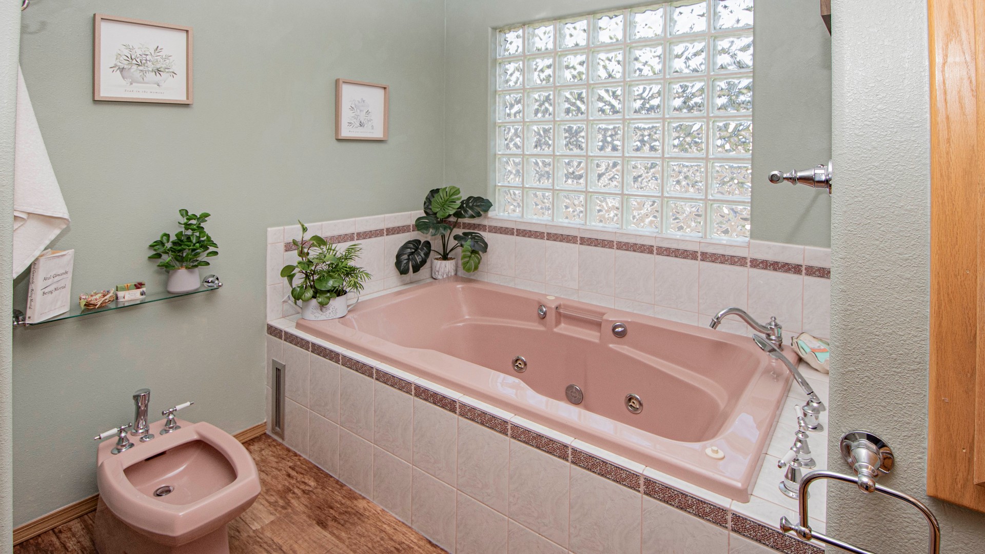 Bonners Ferry, Idaho, 83805, United States, 4 Bedrooms Bedrooms, ,4 BathroomsBathrooms,Residential,For Sale,1920426