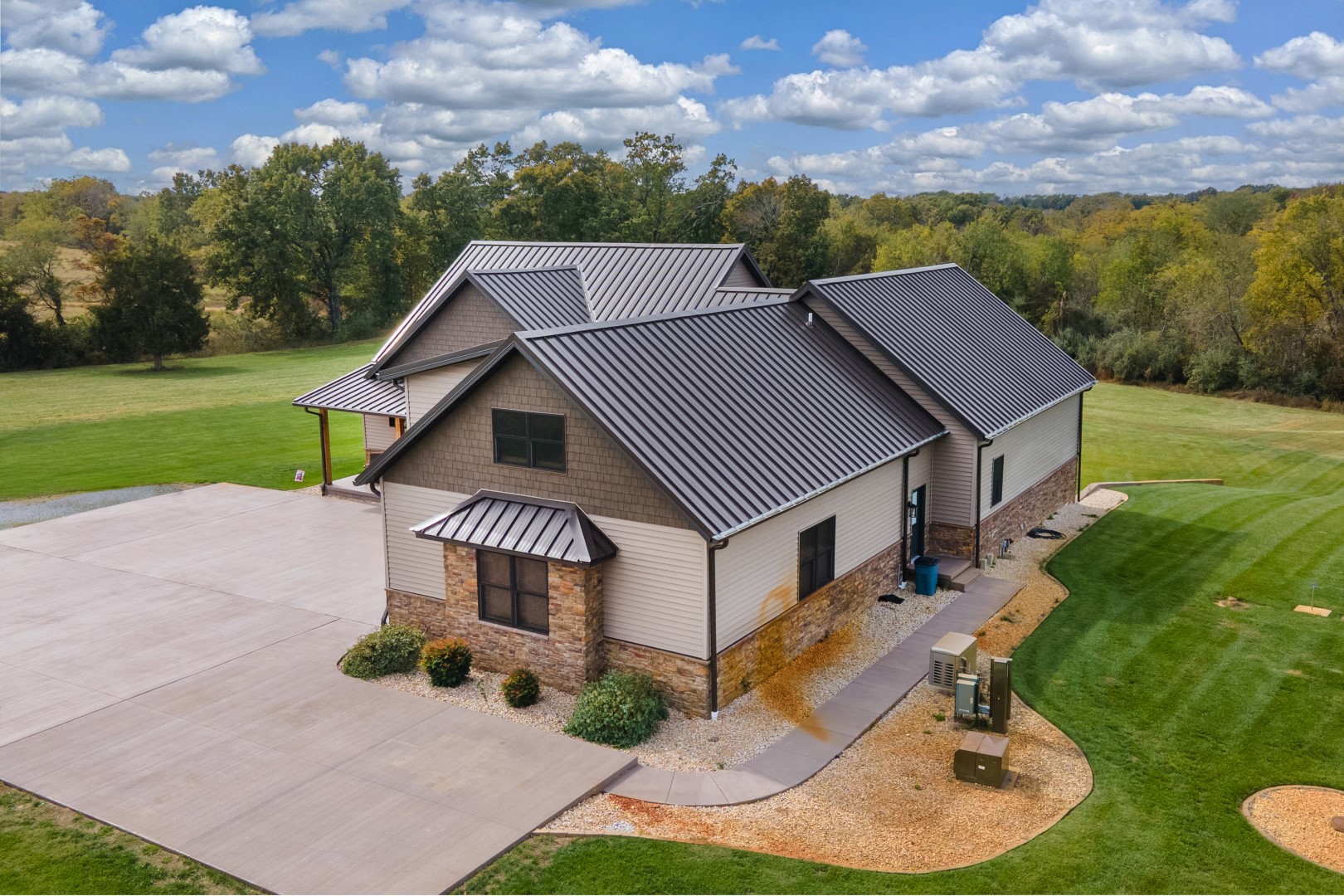 Carbondale, Illinois, 62902, United States, 3 Bedrooms Bedrooms, ,8 BathroomsBathrooms,Residential,For Sale,1986074