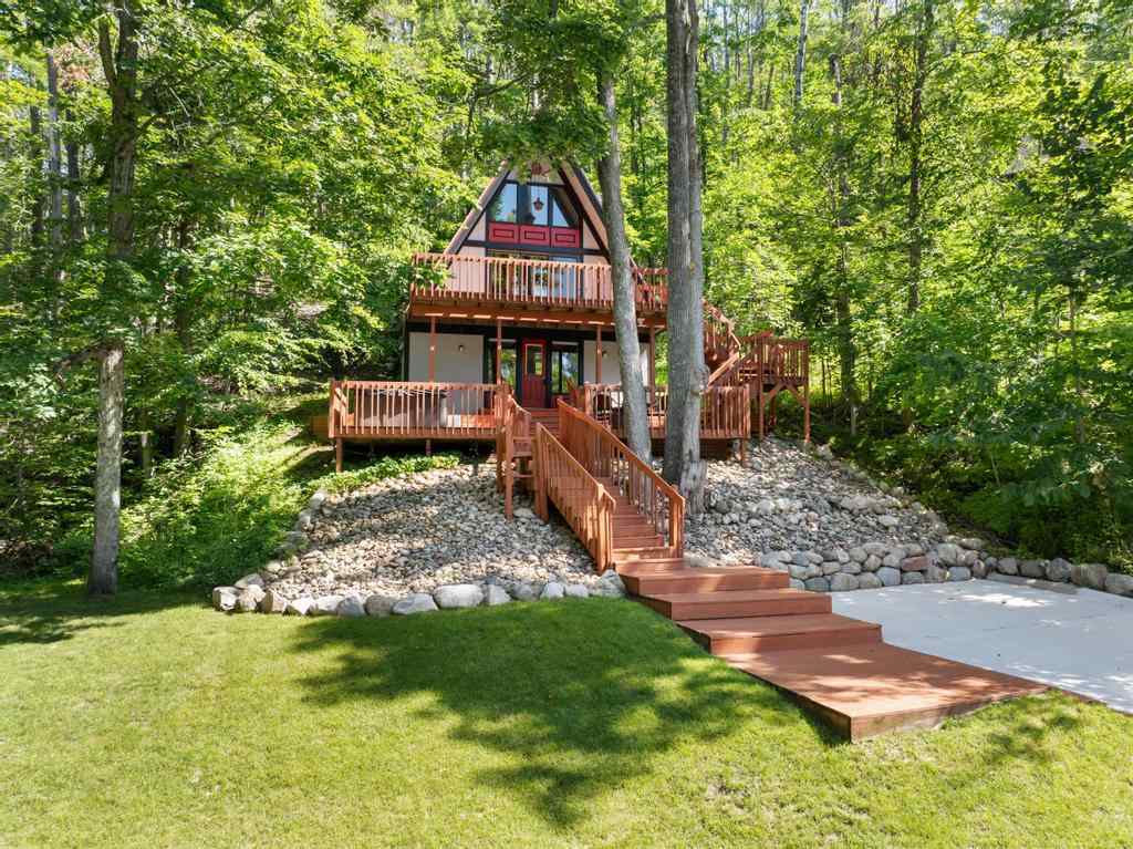 Harbor Springs, Michigan, 49740, United States, 2 Bedrooms Bedrooms, ,2 BathroomsBathrooms,Residential,For Sale,1901422