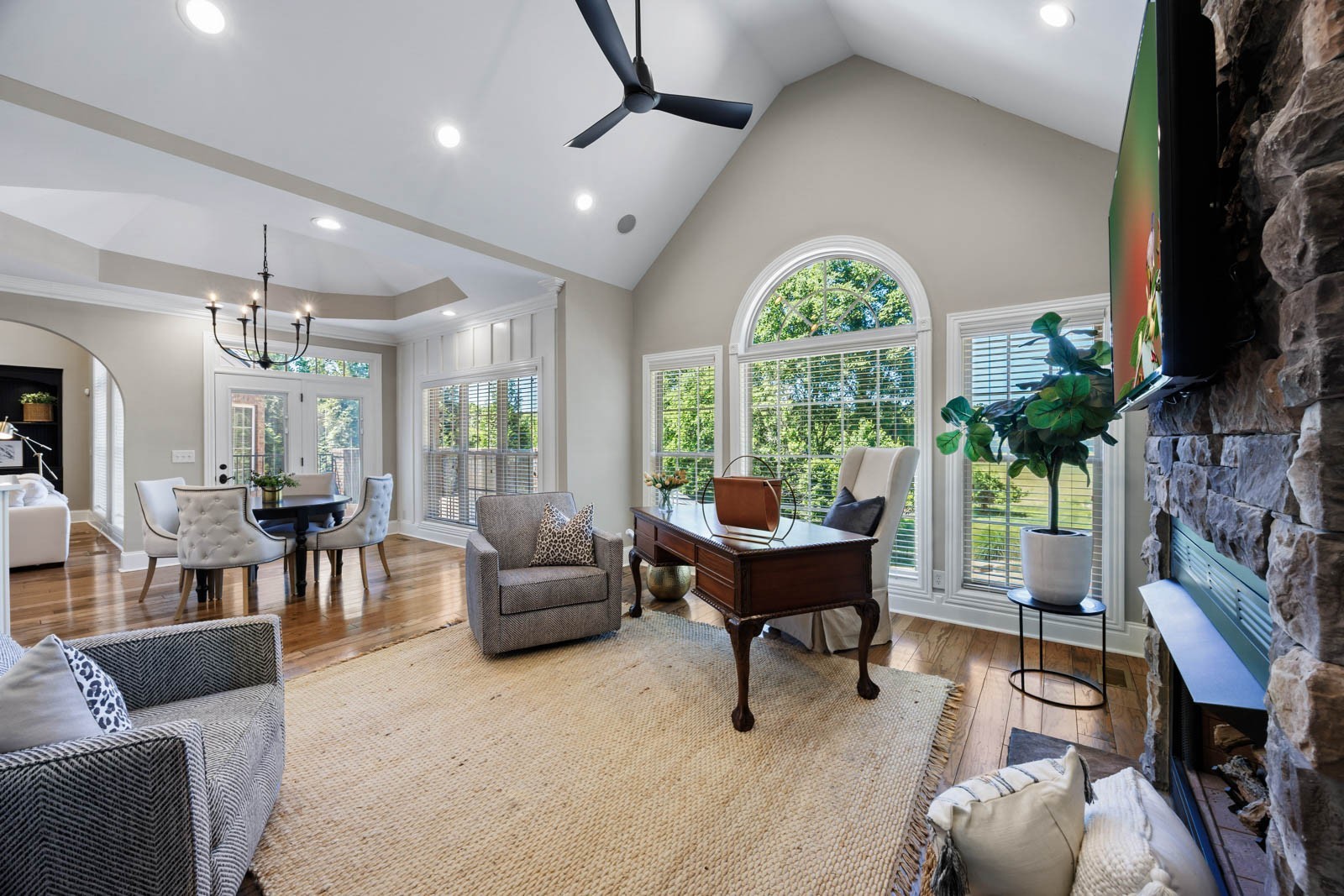 Clarksville, Tennessee, 37043, United States, 4 Bedrooms Bedrooms, ,5 BathroomsBathrooms,Residential,For Sale,1997798