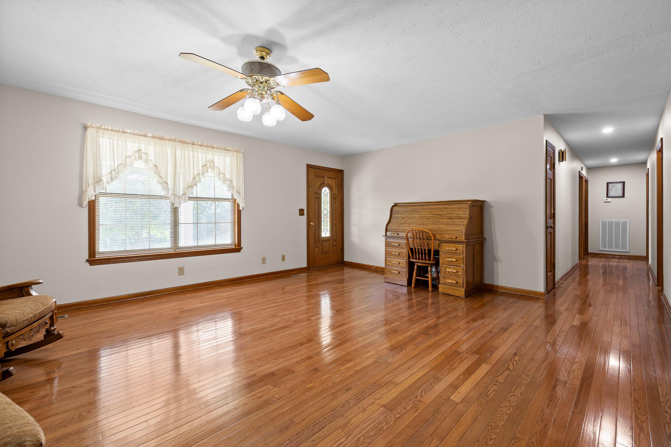 Ringgold, Georgia, 30736, United States, 6 Bedrooms Bedrooms, ,4 BathroomsBathrooms,Residential,For Sale,1927456