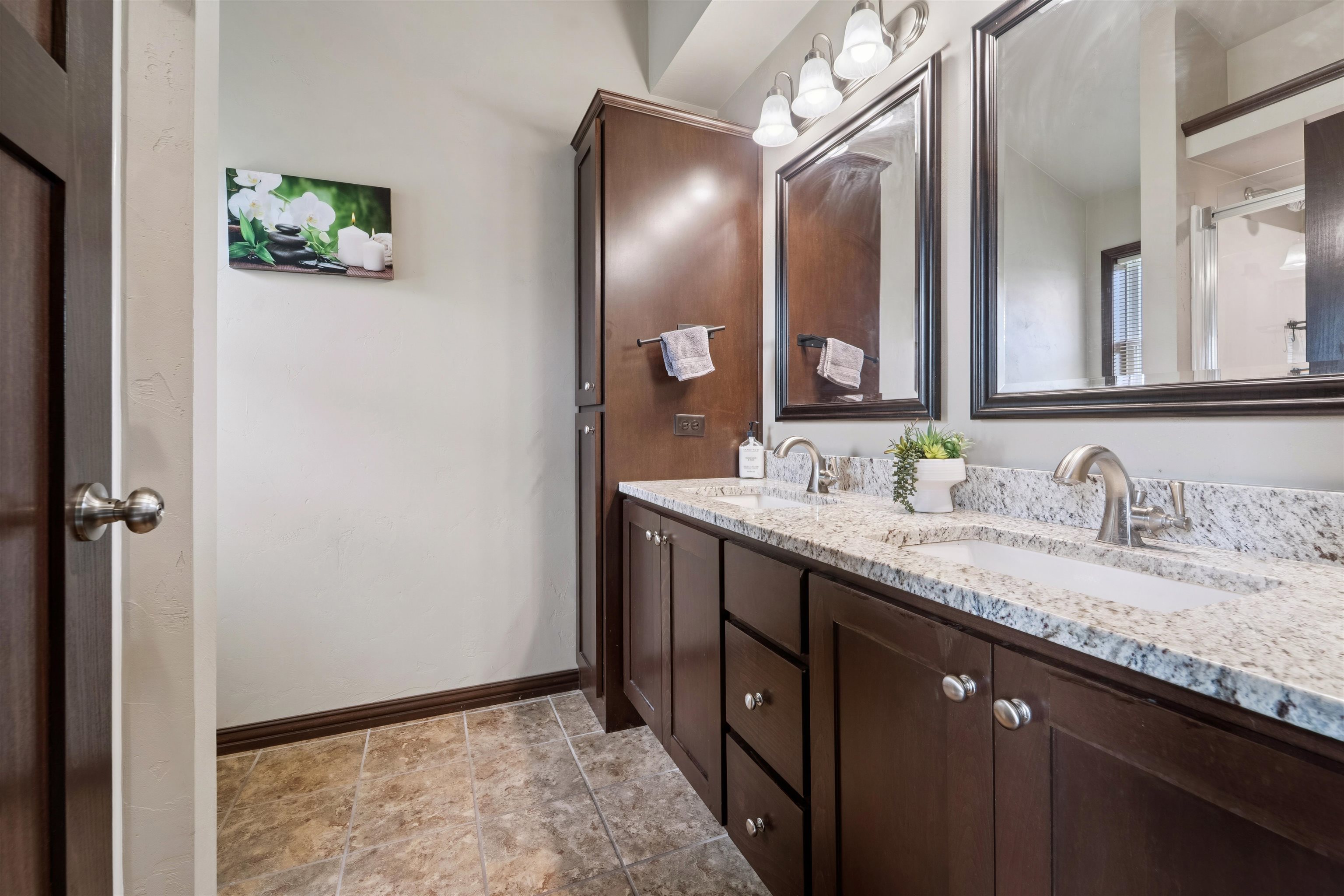 NEENAH, Wisconsin, 54956, United States, 4 Bedrooms Bedrooms, ,3 BathroomsBathrooms,Residential,For Sale,1988309