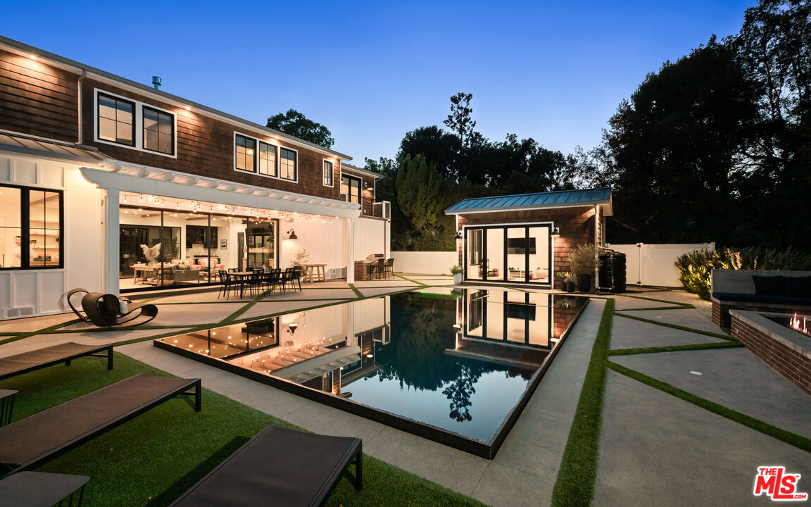 Encino, California, 91436, United States, 6 Bedrooms Bedrooms, ,7 BathroomsBathrooms,Residential,For Sale,1896144
